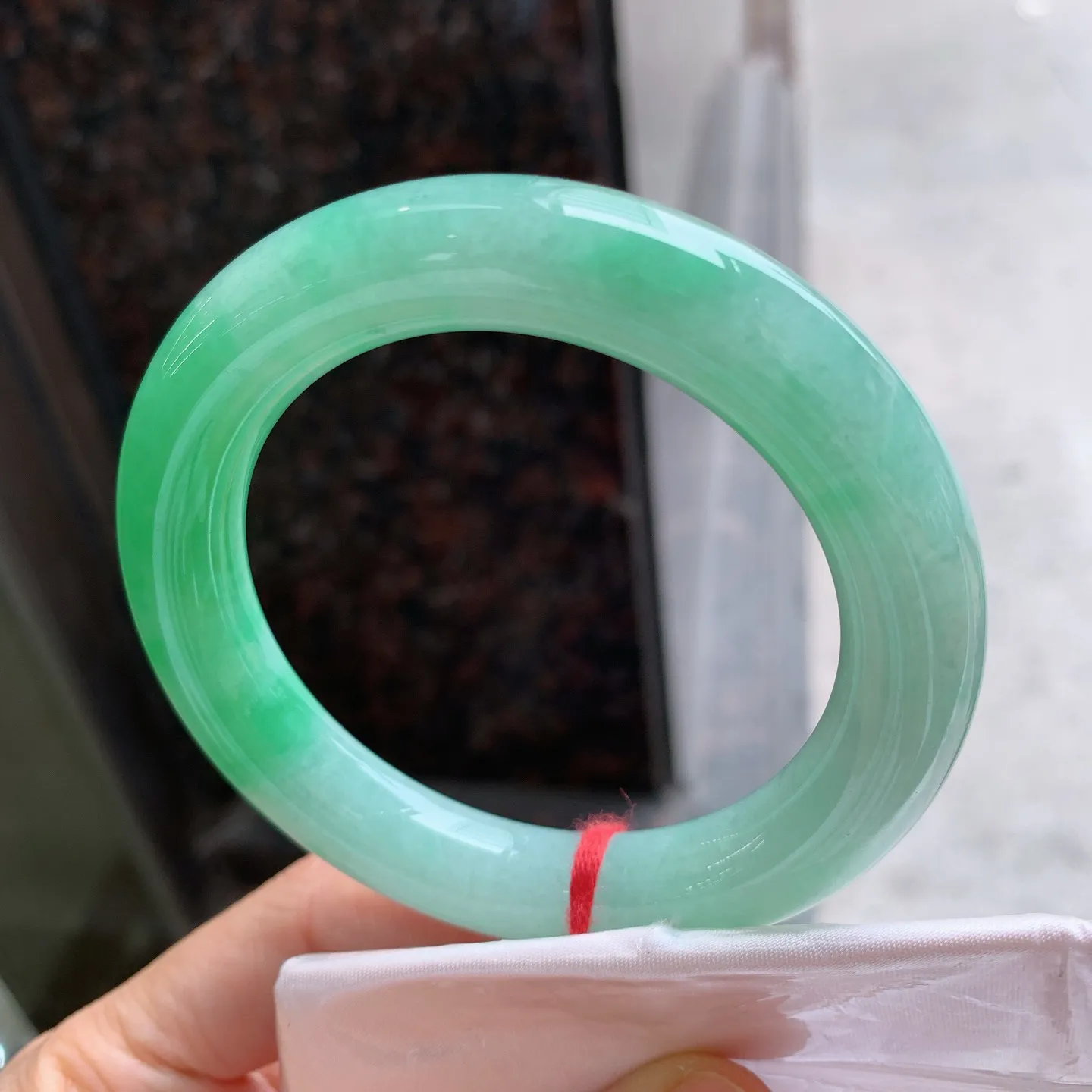 圆条飘绿 无瑕 尺寸：56.5/11.2 色阳