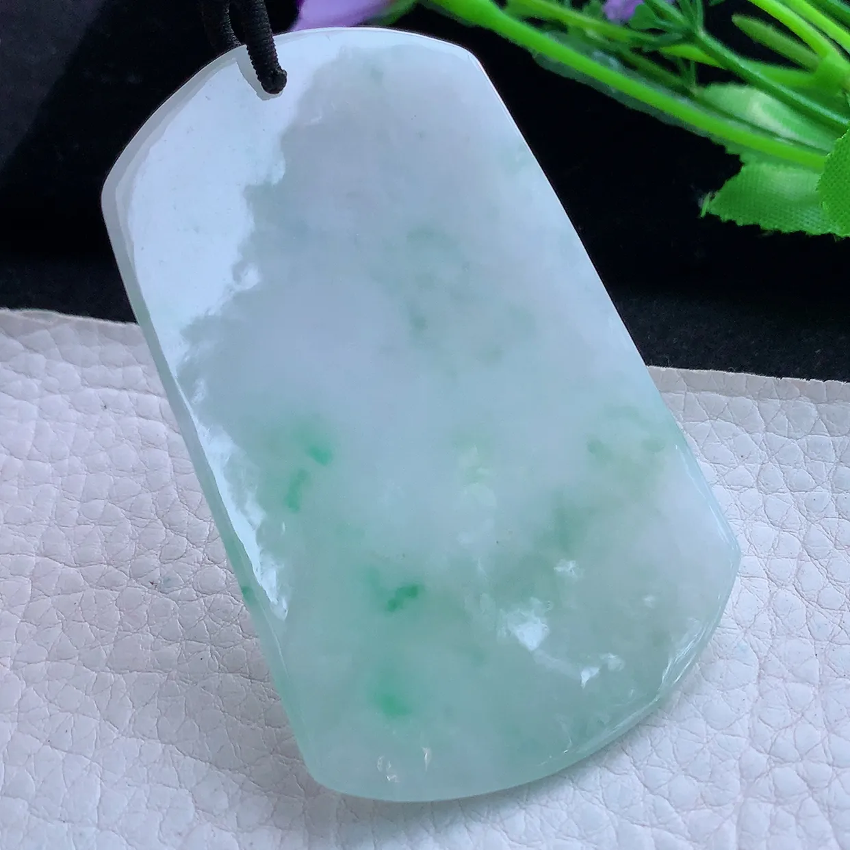 px实拍70.8*45.5*5.5缅甸翡翠精雕飘绿普贤菩萨 生肖守护神玉挂件