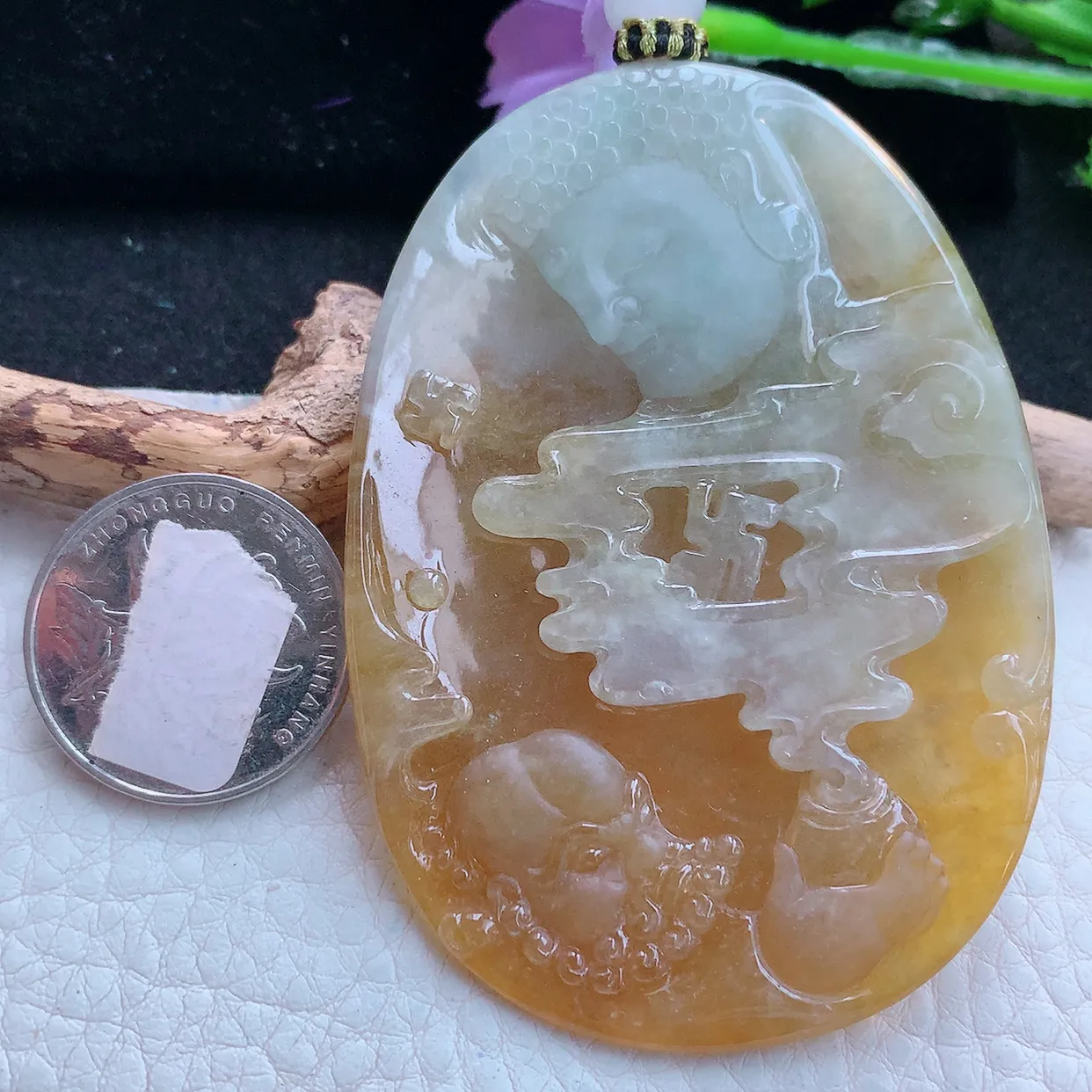 yl实拍72.3*51.2*10特色缅甸翡翠精雕冰双彩一念之间玉挂件