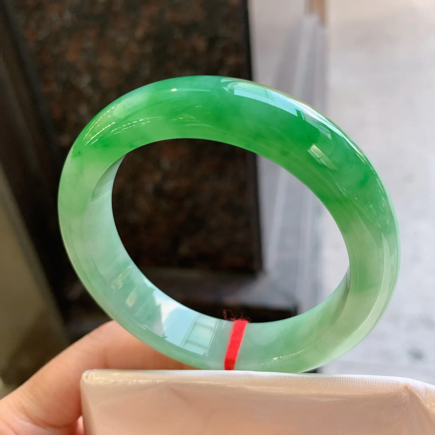 正圈飘绿 无瑕 尺寸：54.8/13.3/9 色辣