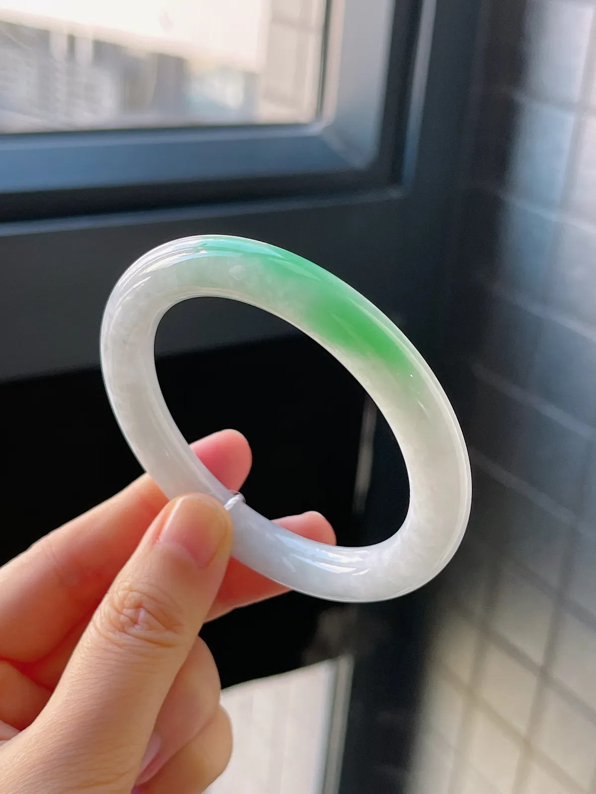 圆镯53圈口，翡翠糯化种飘花手镯