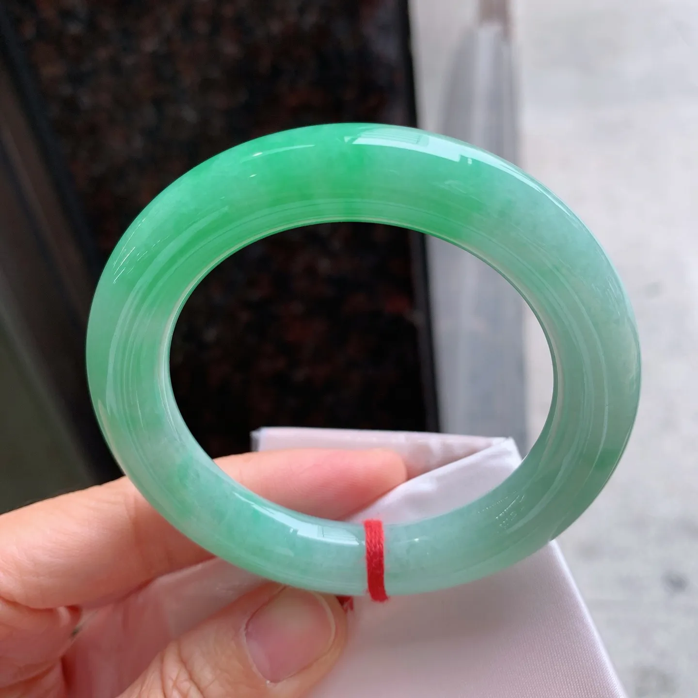 圆条飘绿 无瑕 尺寸：56.5/11.2 色阳