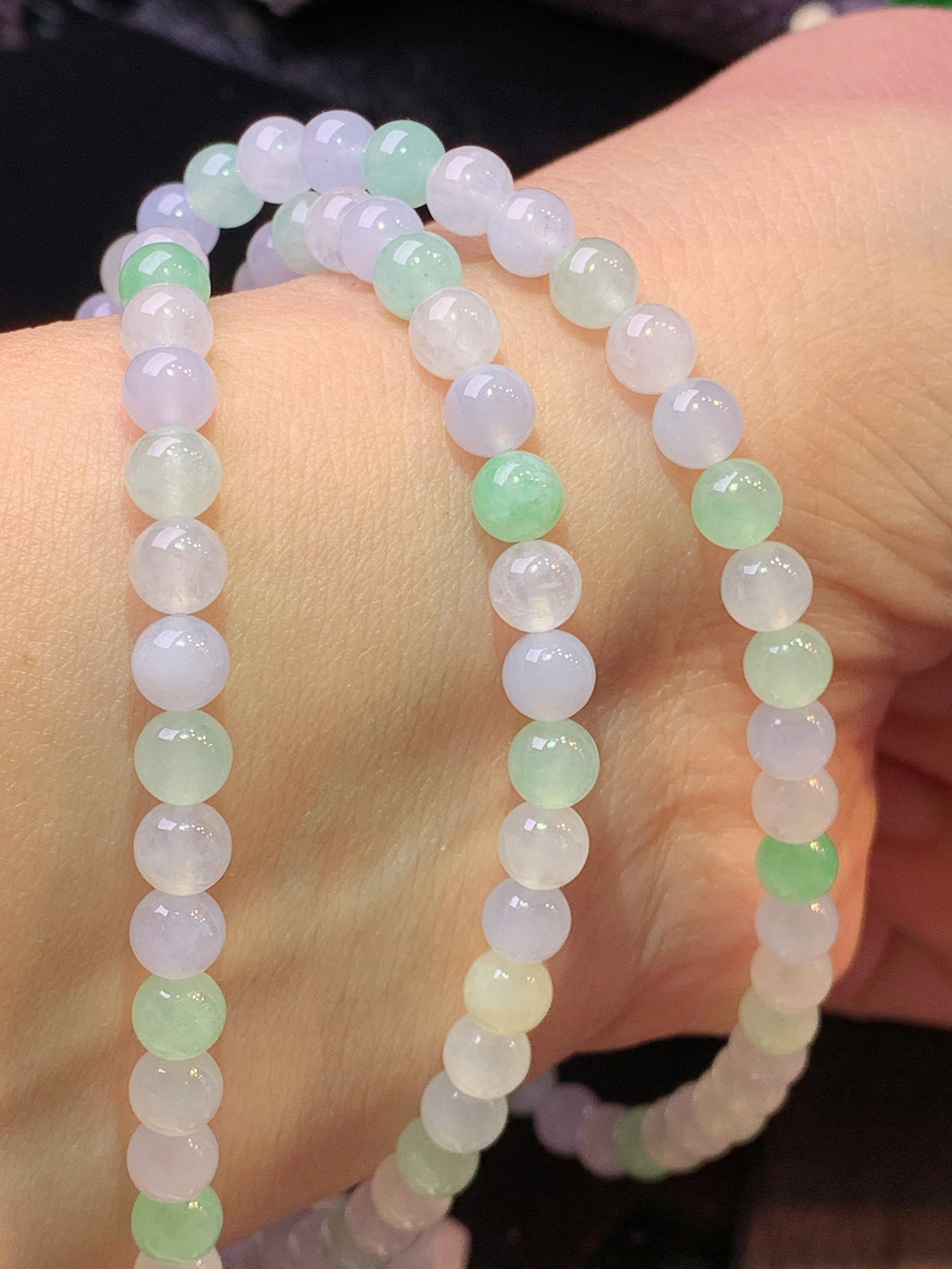 冰种绿圆珠项链 玉质细腻 色泽艳丽清新 整体尺寸4.8