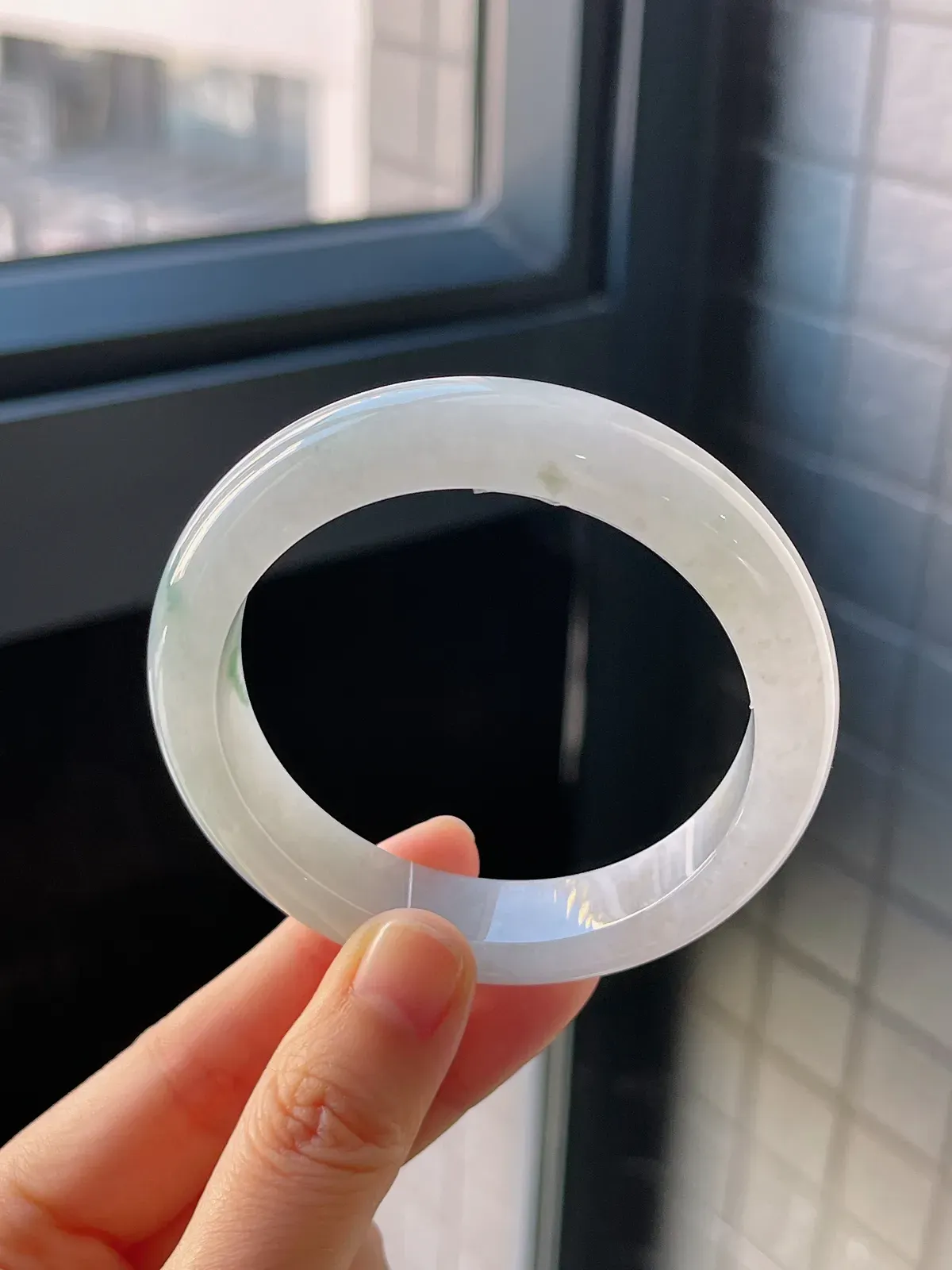 正圈55.5圈口，翡翠冰糯种飘绿手镯