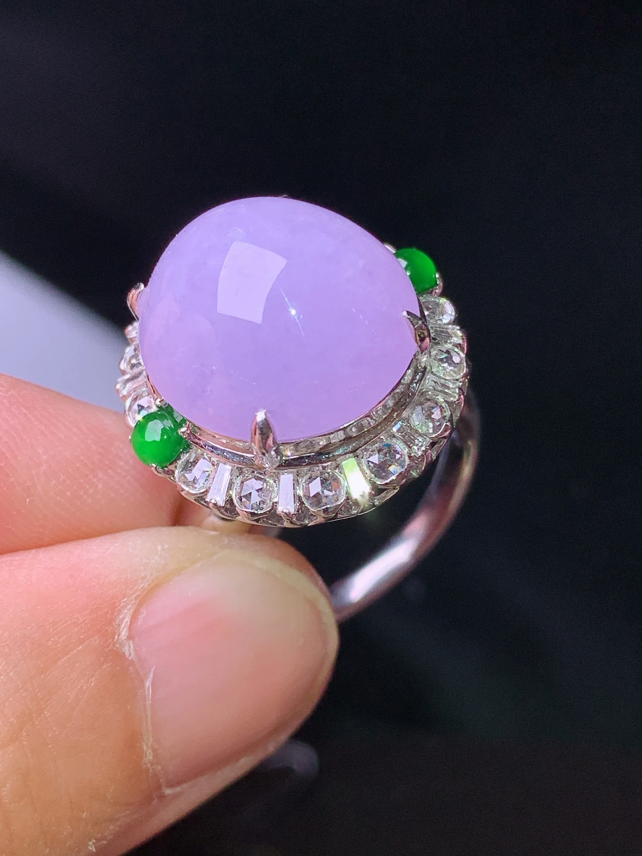 18k金钻镶嵌紫罗兰蛋面吊坠 玉质细腻 色泽艳丽清新 圈口14 整体尺寸19.3*18.5*14.8