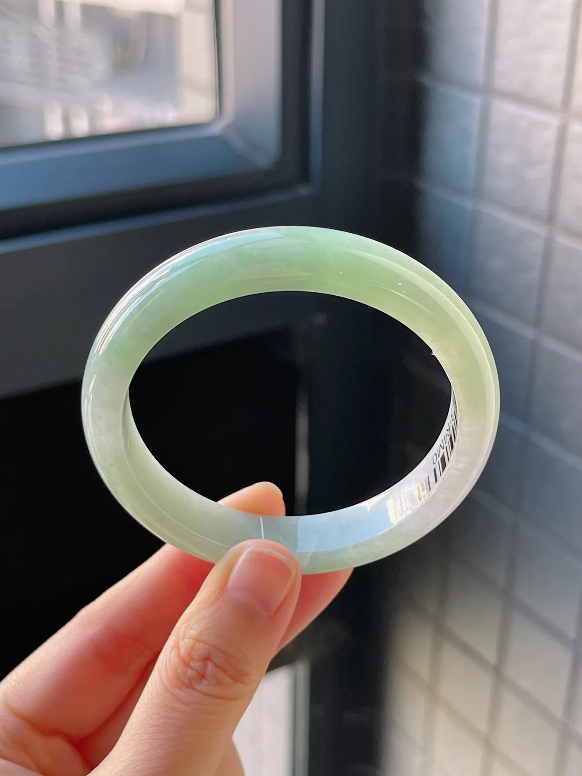 正圈55.1圈口，翡翠糯化种淡绿色手镯