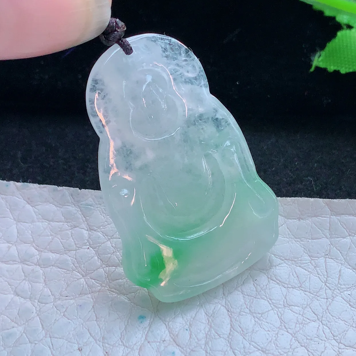 px实拍36.2*24*6.8缅甸翡翠精雕飘阳绿财神爷  财爷玉挂件 玉吊坠