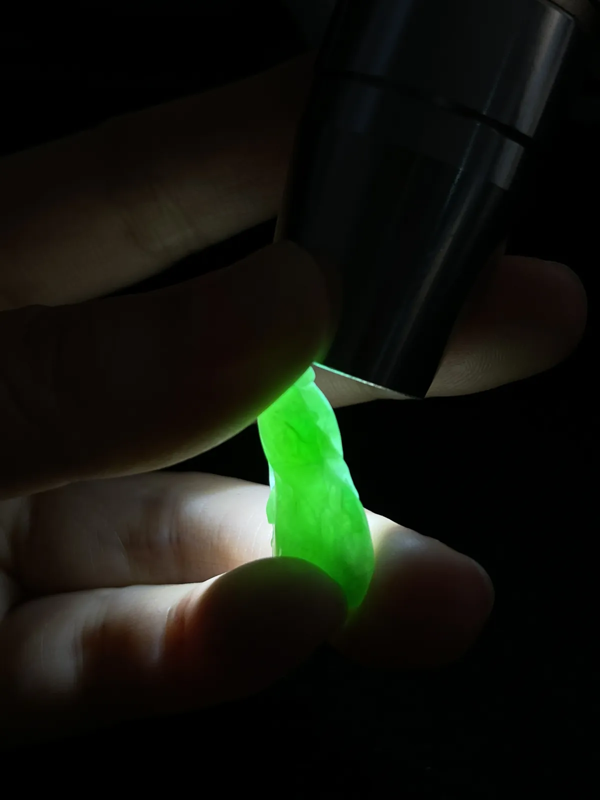 翡翠糯化种绿色吊坠