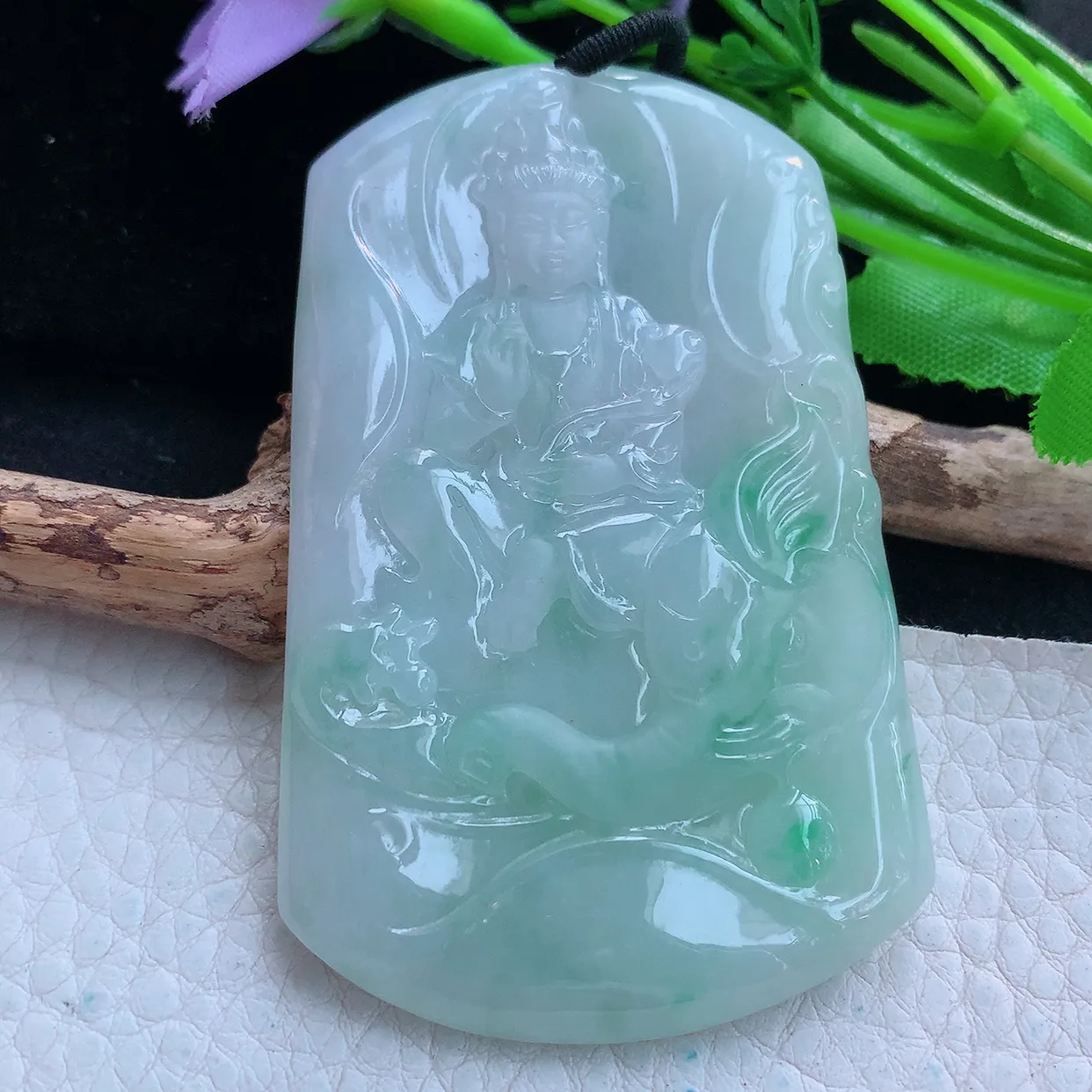 px实拍70.8*45.5*5.5缅甸翡翠精雕飘绿普贤菩萨 生肖守护神玉挂件