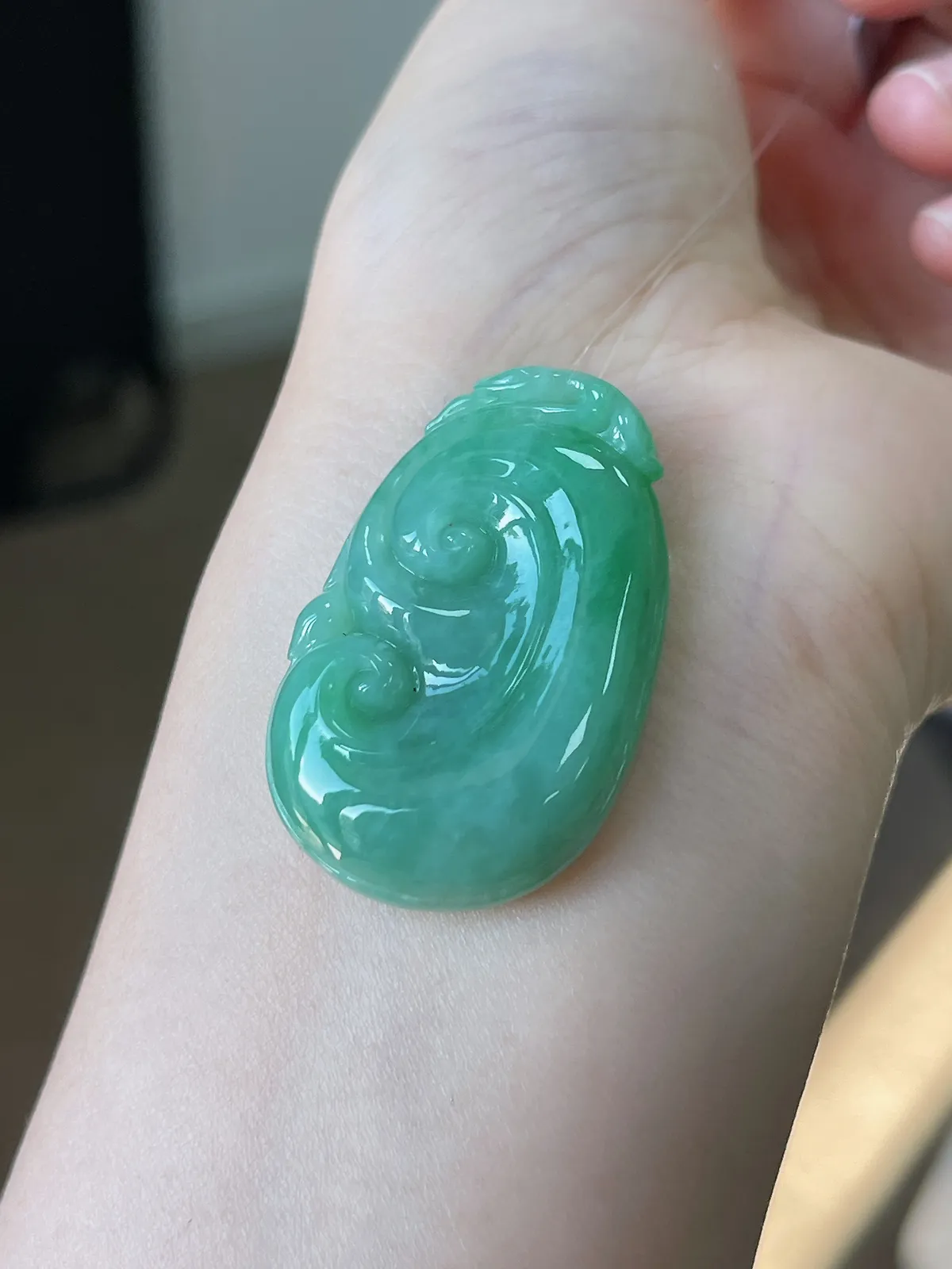 翡翠糯化种浅绿色如意