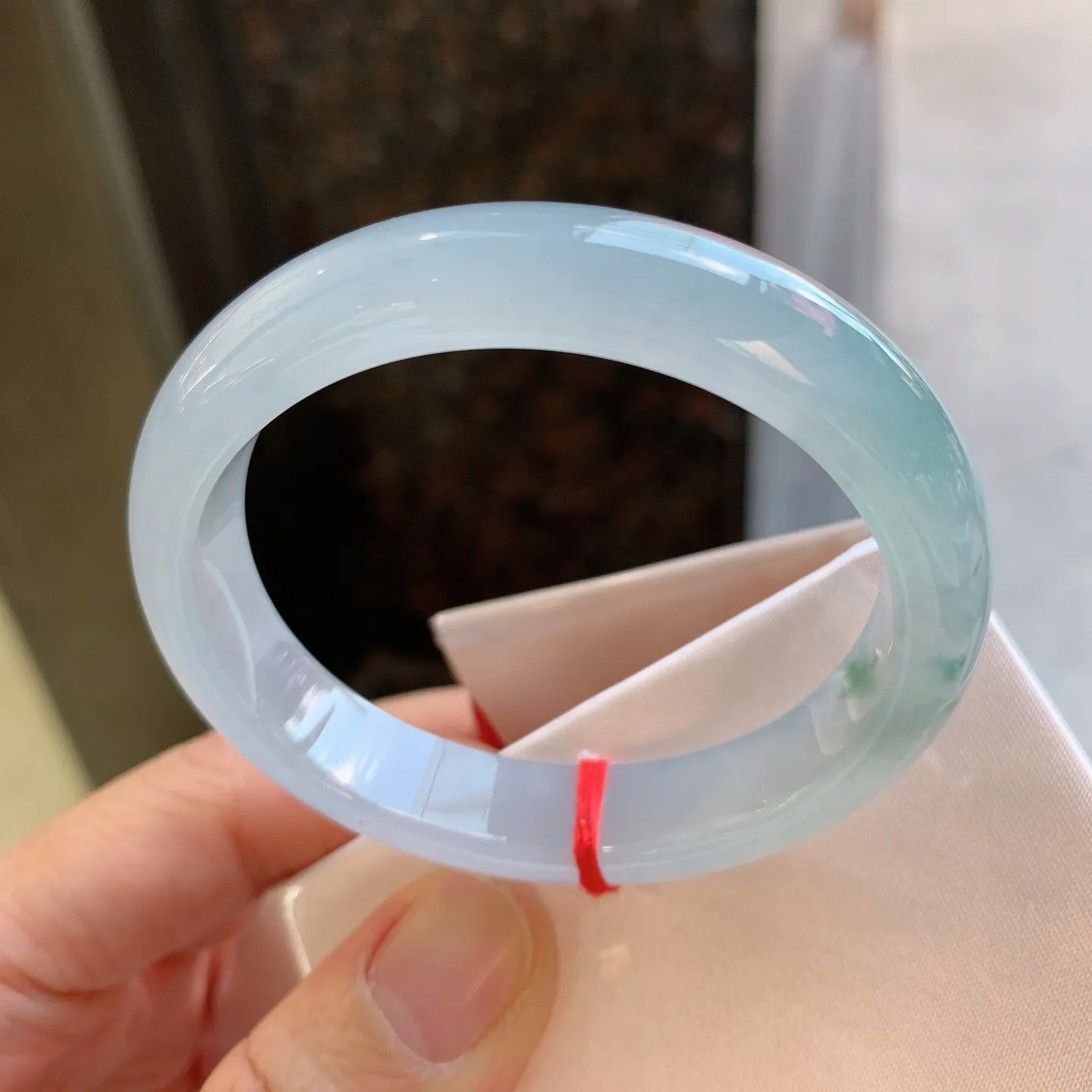 贵妃冰飘花 无瑕 尺寸：53/47/11.6/7.3 小圈口