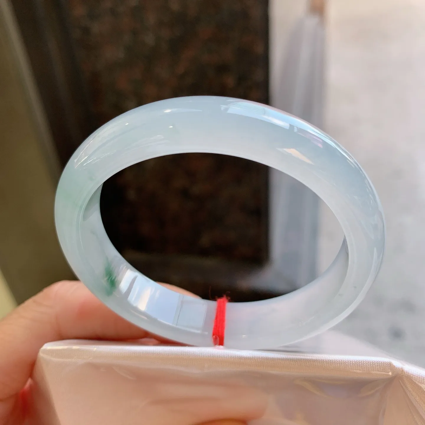 贵妃冰飘花 无瑕 尺寸：53/47/11.6/7.3 小圈口