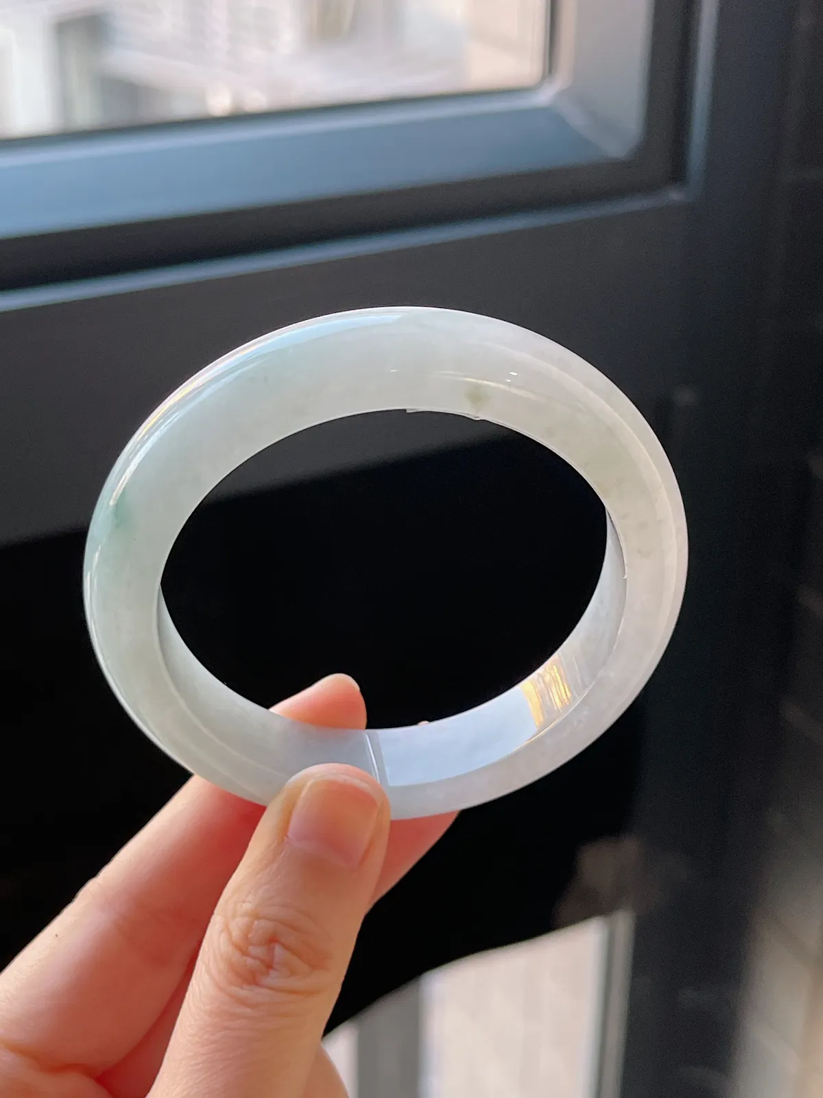 正圈55.5圈口，翡翠冰糯种飘绿手镯