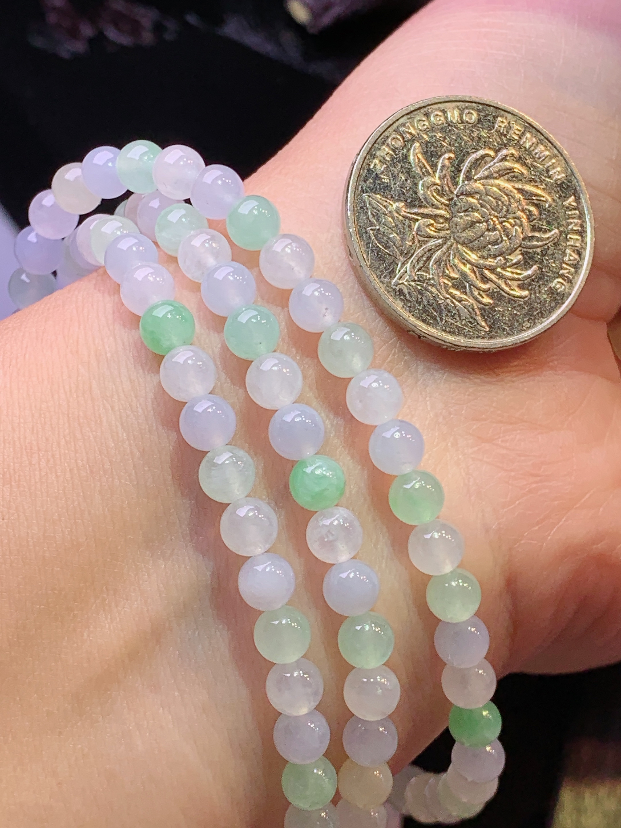 冰种绿圆珠项链 玉质细腻 色泽艳丽清新 整体尺寸4.8