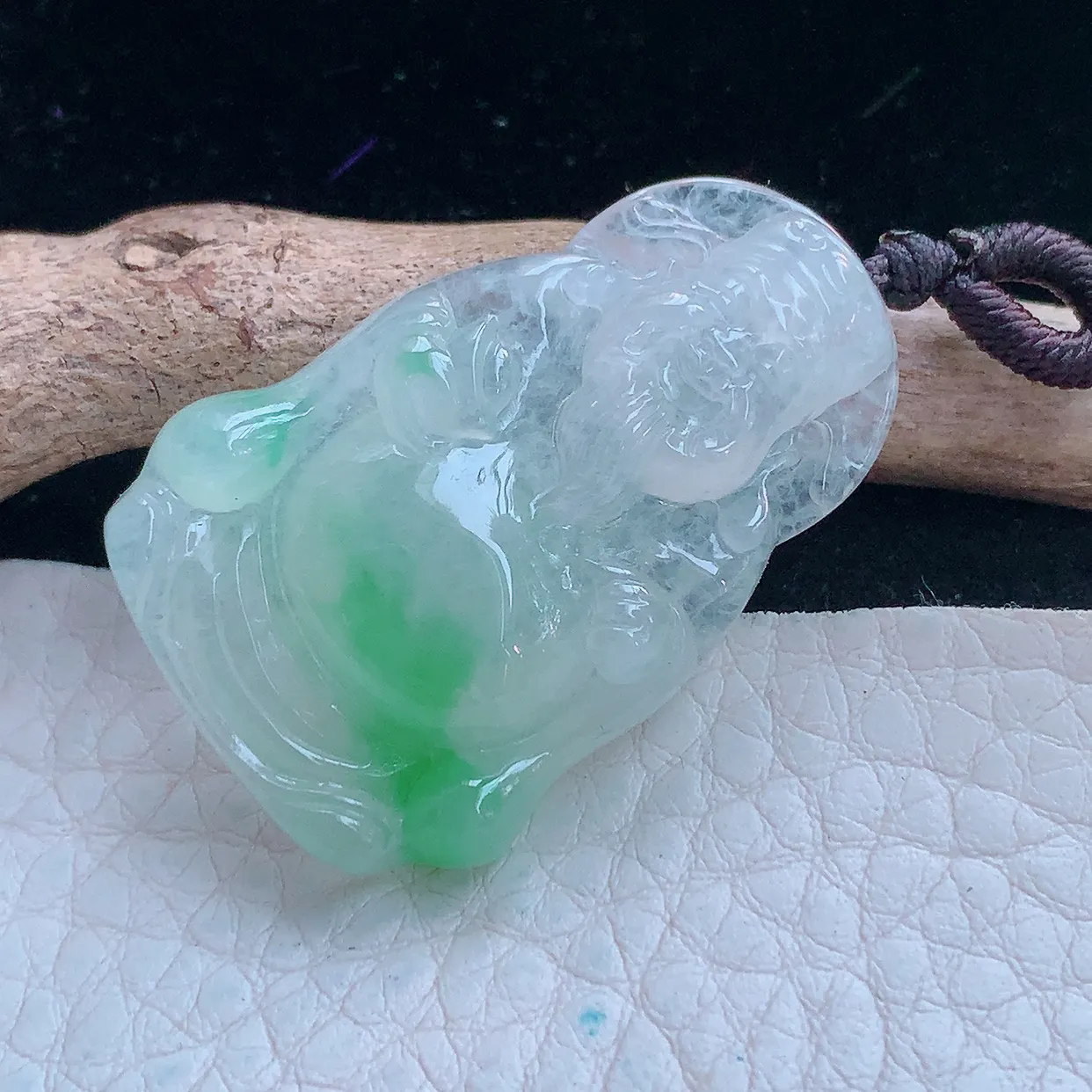 px实拍36.2*24*6.8缅甸翡翠精雕飘阳绿财神爷  财爷玉挂件 玉吊坠