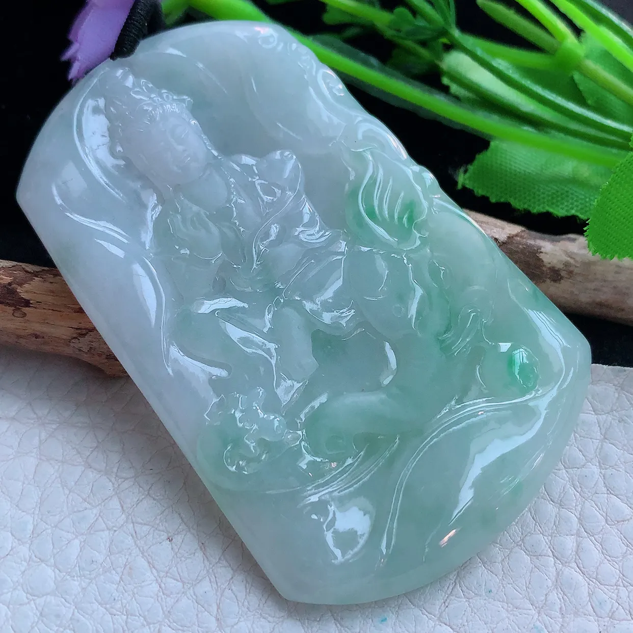 px实拍70.8*45.5*5.5缅甸翡翠精雕飘绿普贤菩萨 生肖守护神玉挂件