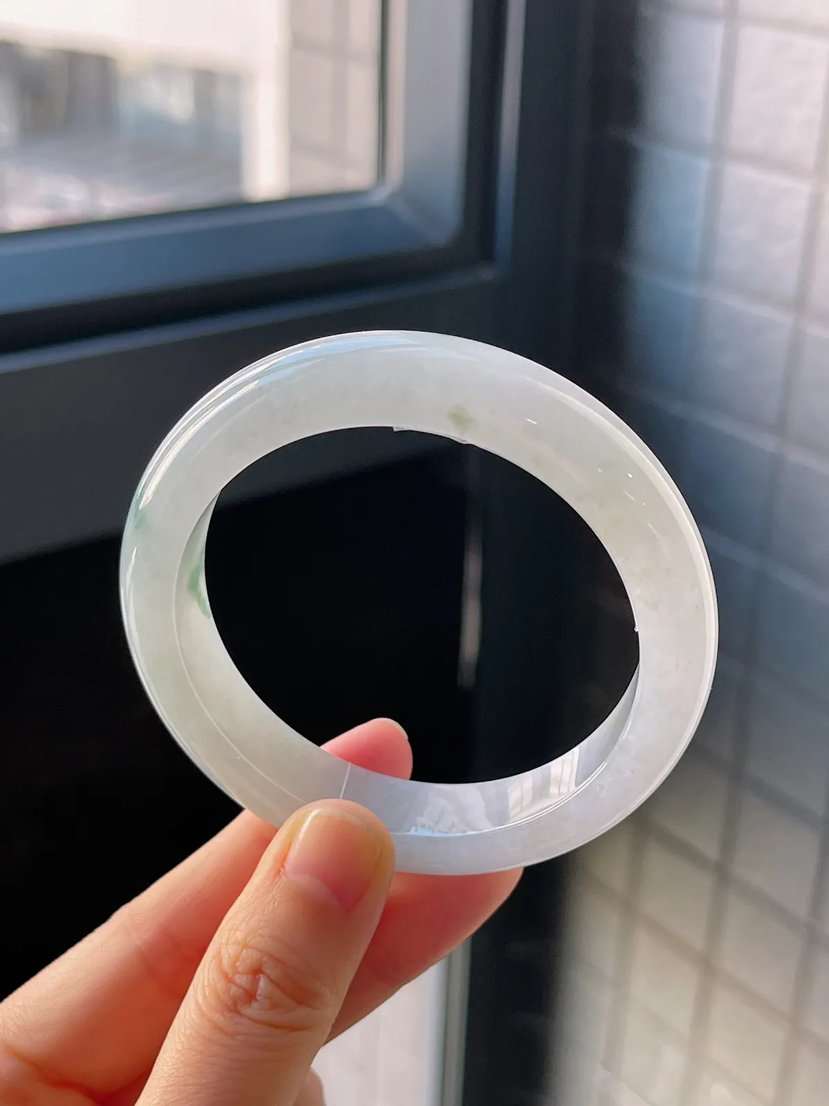 正圈55.5圈口，翡翠冰糯种飘绿手镯