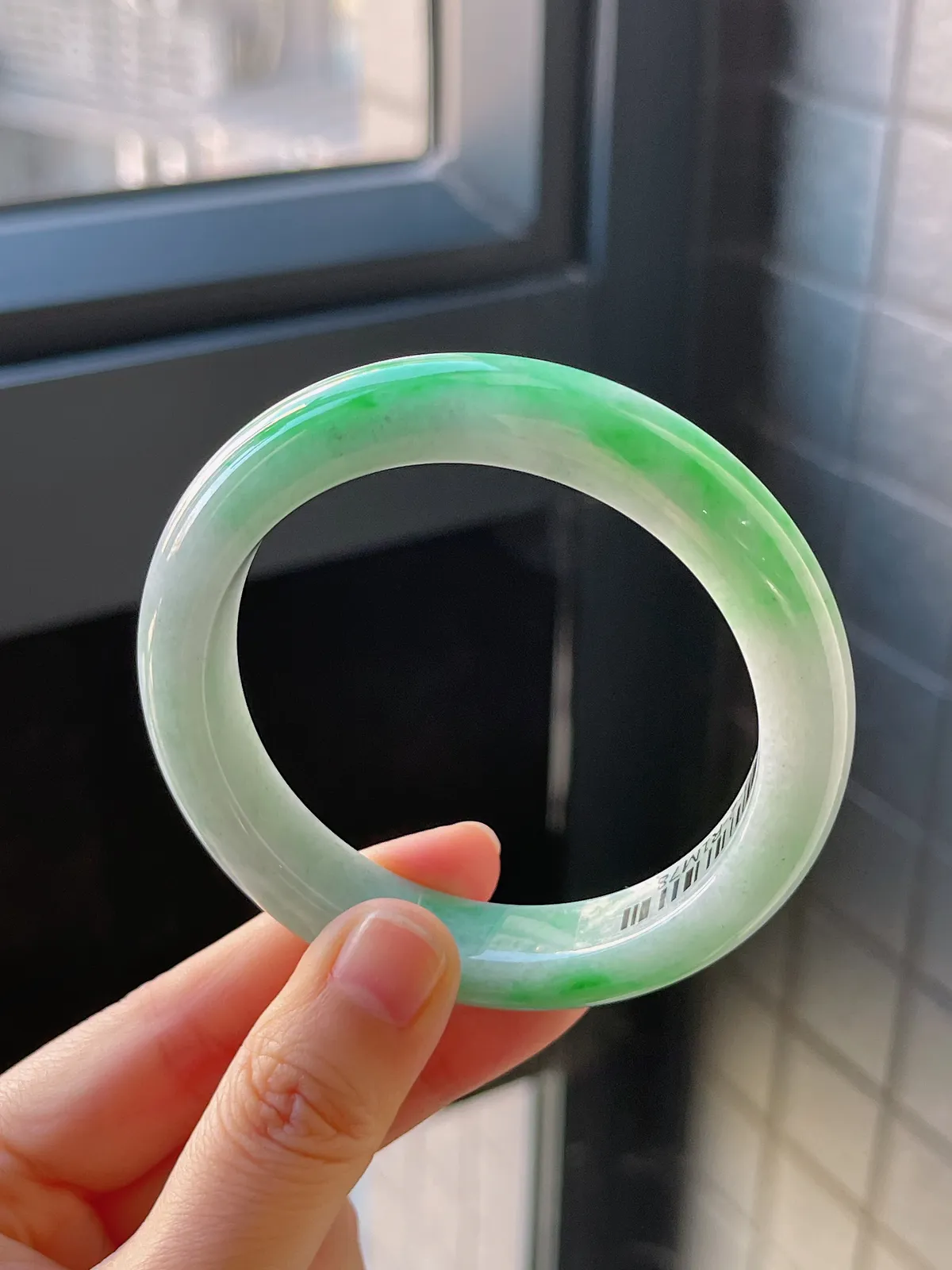 正圈56.5圈口，翡翠糯化种飘绿手镯