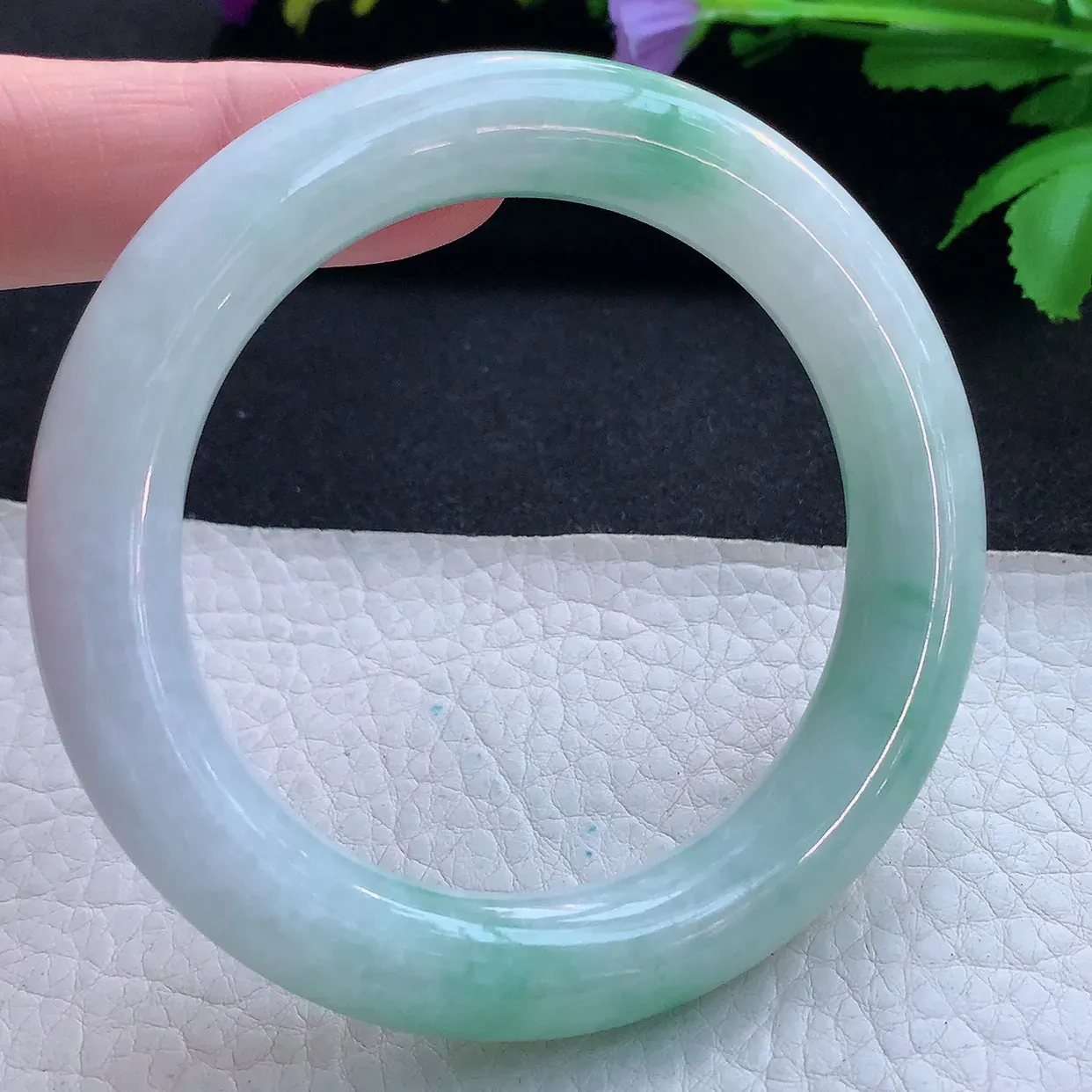 hy实拍55*11.3胖圆镯 天然缅甸翡翠玉手镯飘绿花水润圆条玉手环