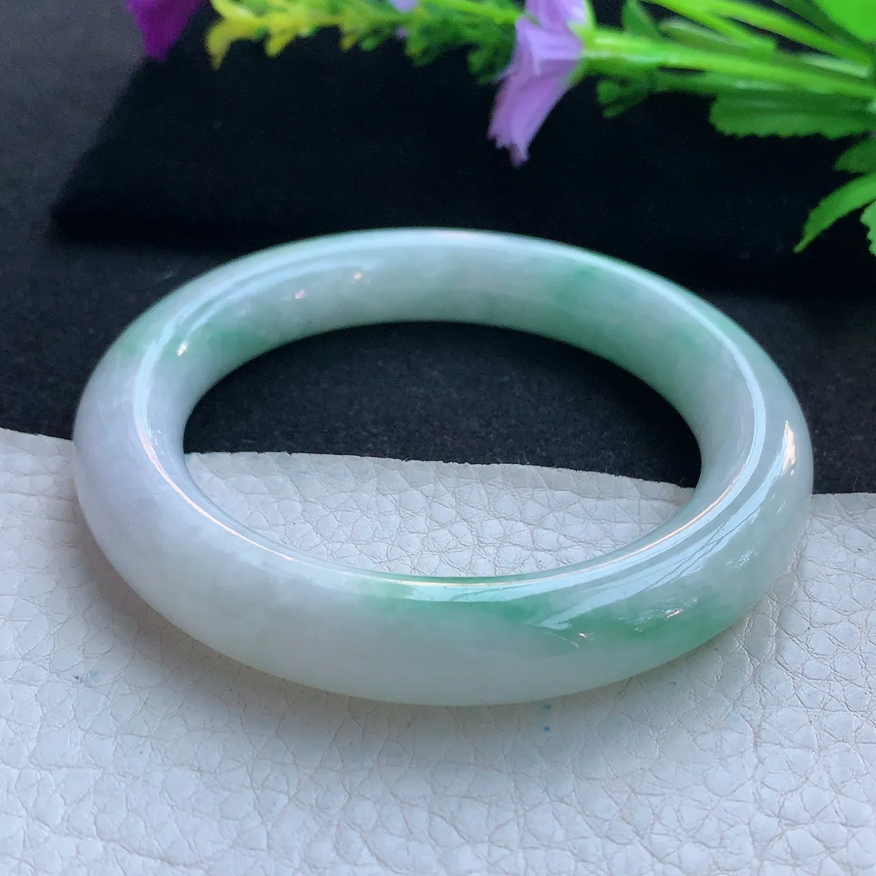 hy实拍55*11.3胖圆镯 天然缅甸翡翠玉手镯飘绿花水润圆条玉手环