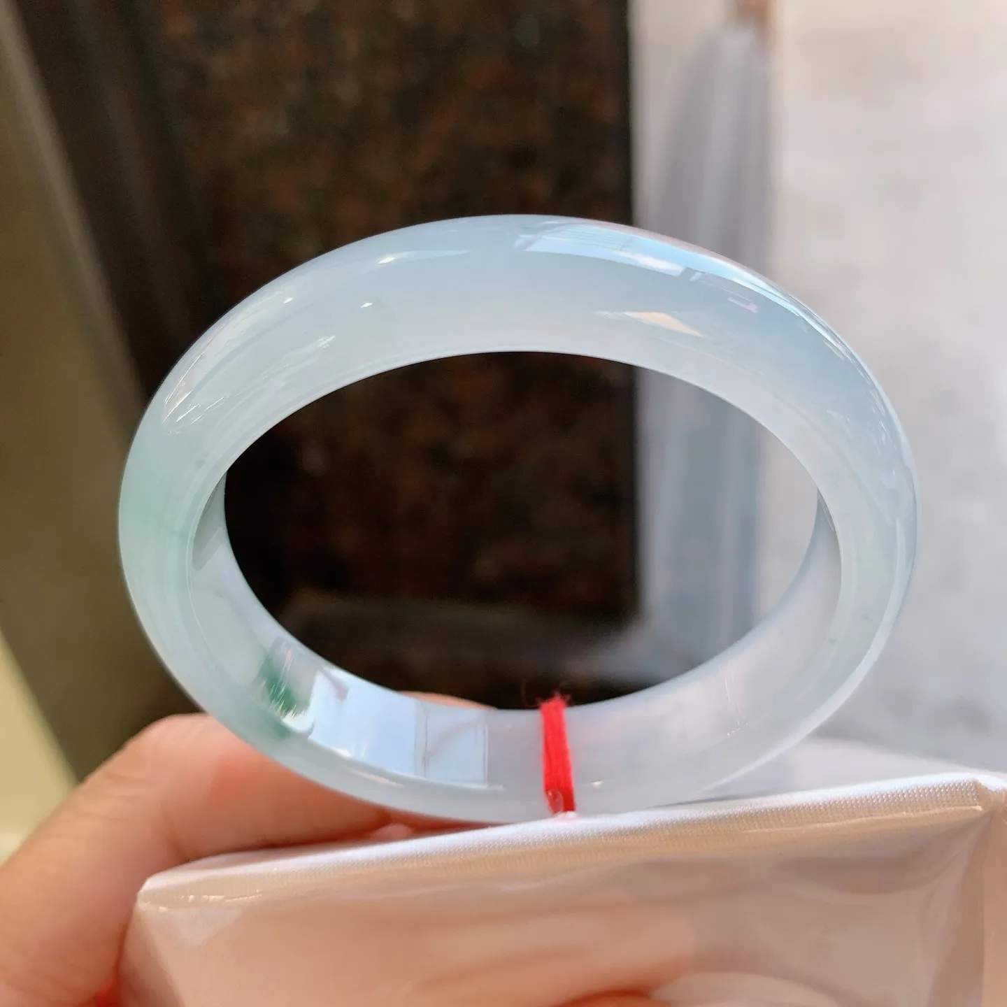 贵妃冰飘花 无瑕 尺寸：53/47/11.6/7.3 小圈口