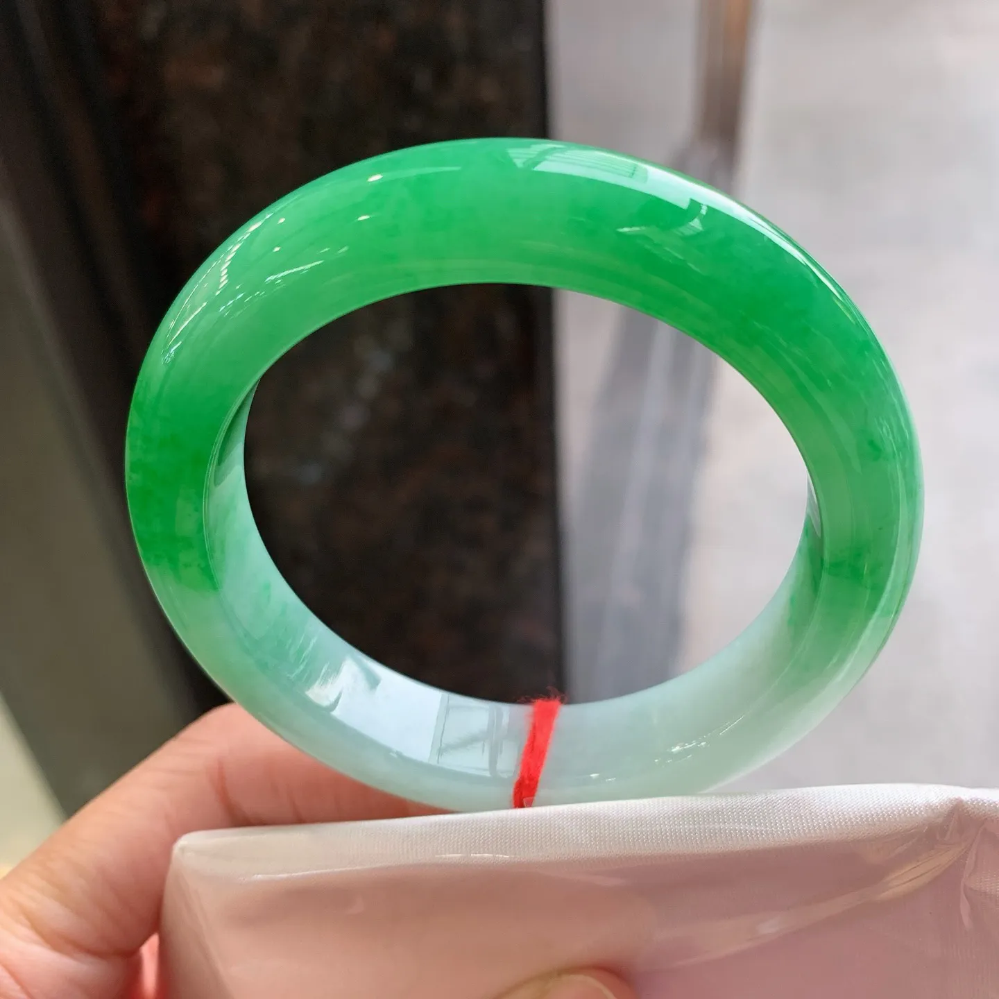 正圈飘绿 有条棉线 尺寸：55.8/12.2/9.2 色辣