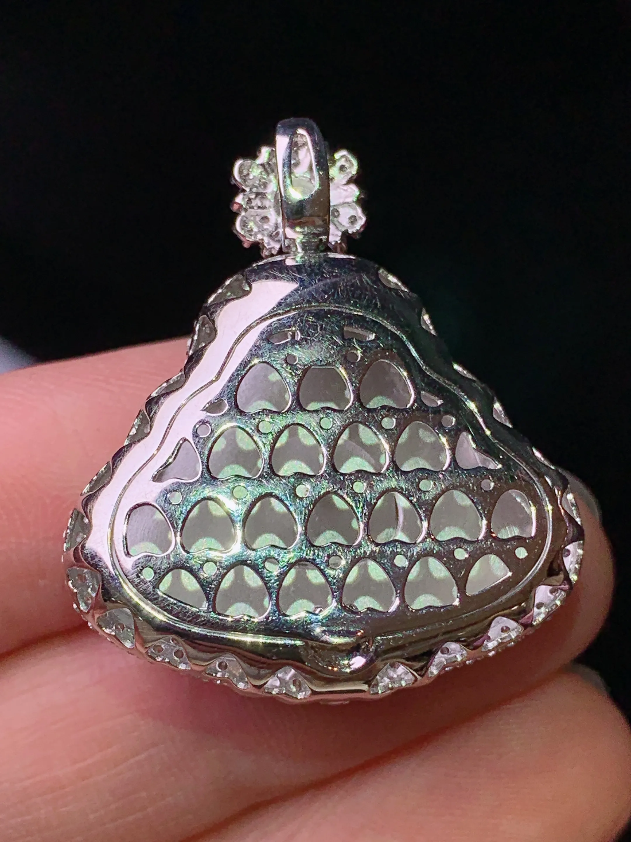 18k金钻镶嵌黄翡佛公吊坠 玉质细腻 色泽艳丽清新 整体尺寸30.5*26.5*10.8