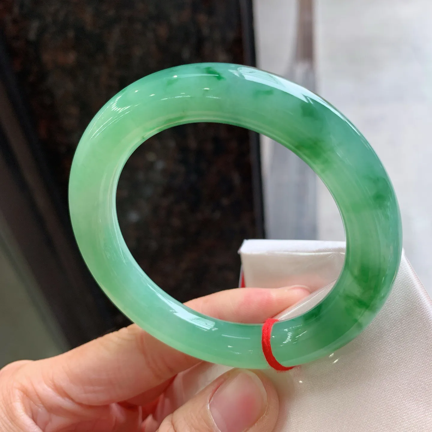 圆条芙蓉底飘绿花 无瑕 尺寸：55.2/11 细腻