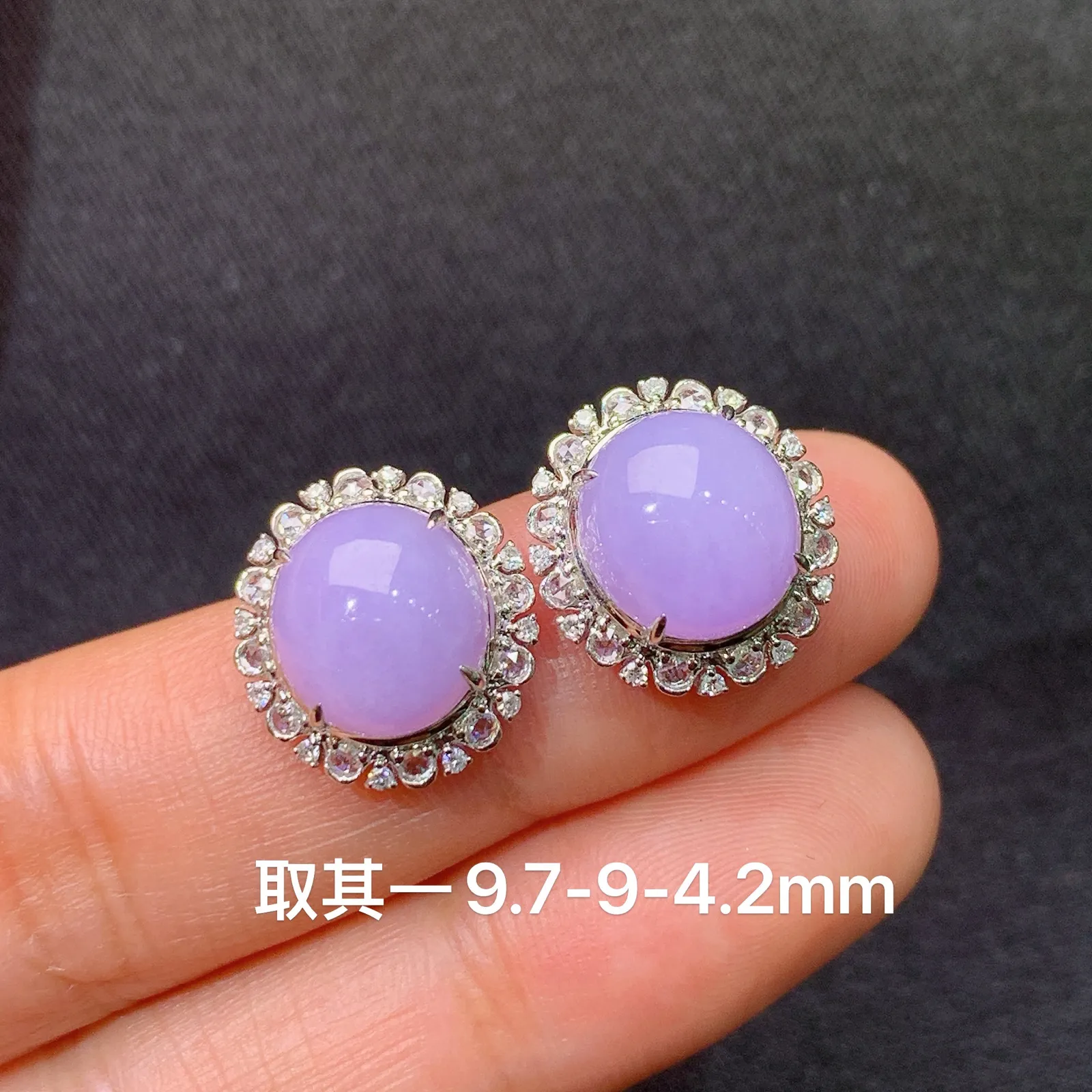 紫罗兰蛋面耳钉，18k金镶嵌，温润细腻，颜色浓郁，Mi 尺寸9.7*9*4.2