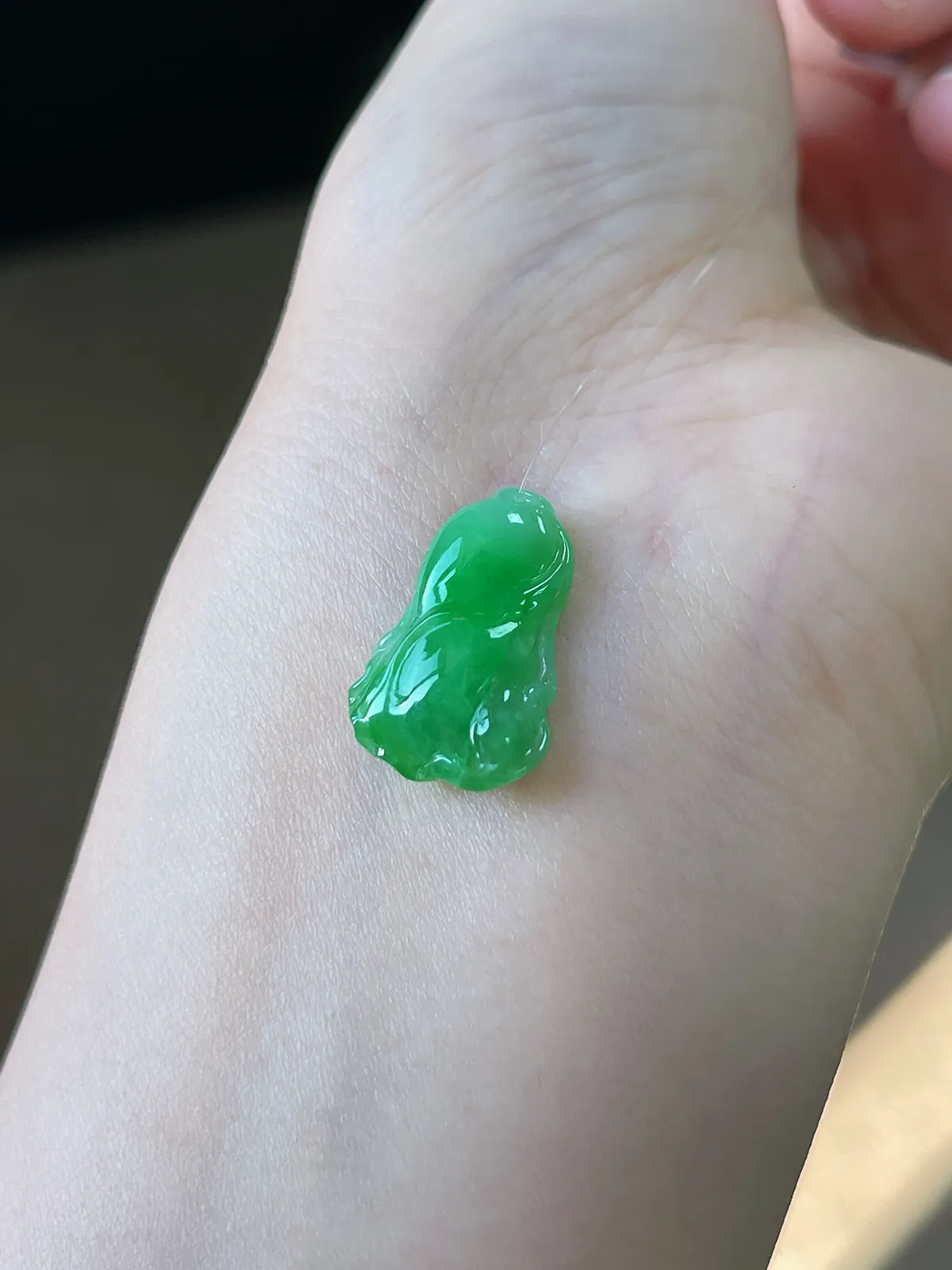 翡翠糯化种绿色吊坠