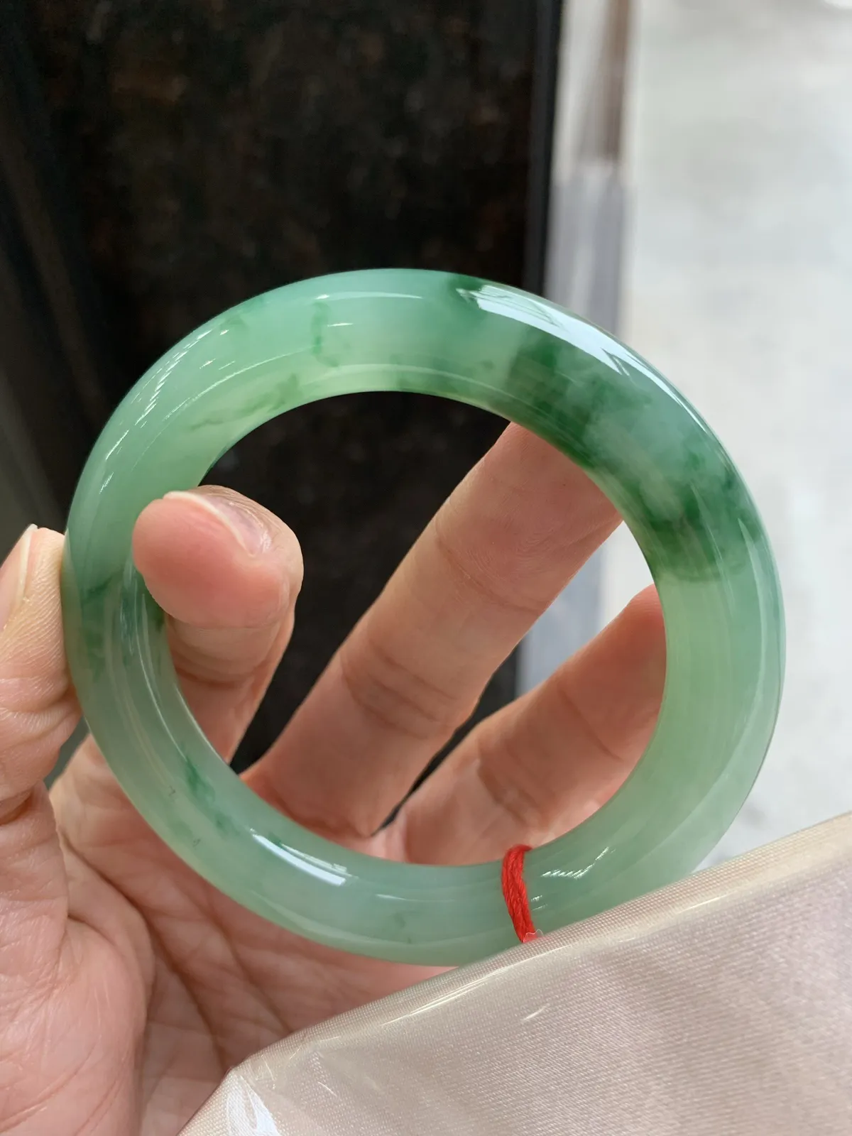 圆条芙蓉底飘绿花 无瑕 尺寸：55.2/11 细腻