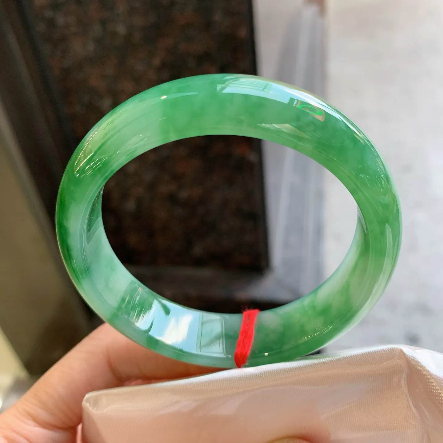 正圈飘绿 无瑕 尺寸：59/15.8/8.2 色辣大圈口