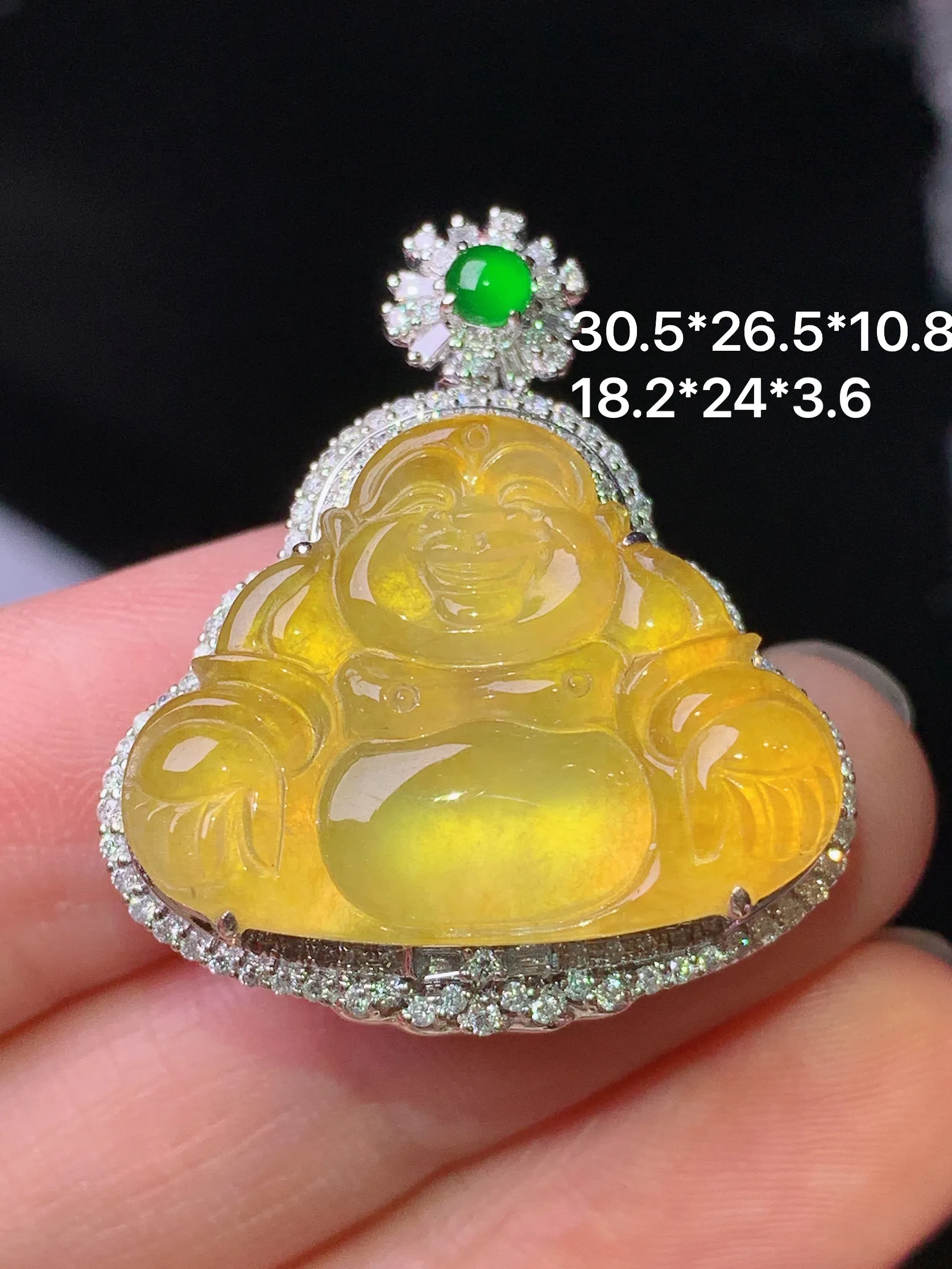 18k金钻镶嵌黄翡佛公吊坠 玉质细腻 色泽艳丽清新 整体尺寸30.5*26.5*10.8