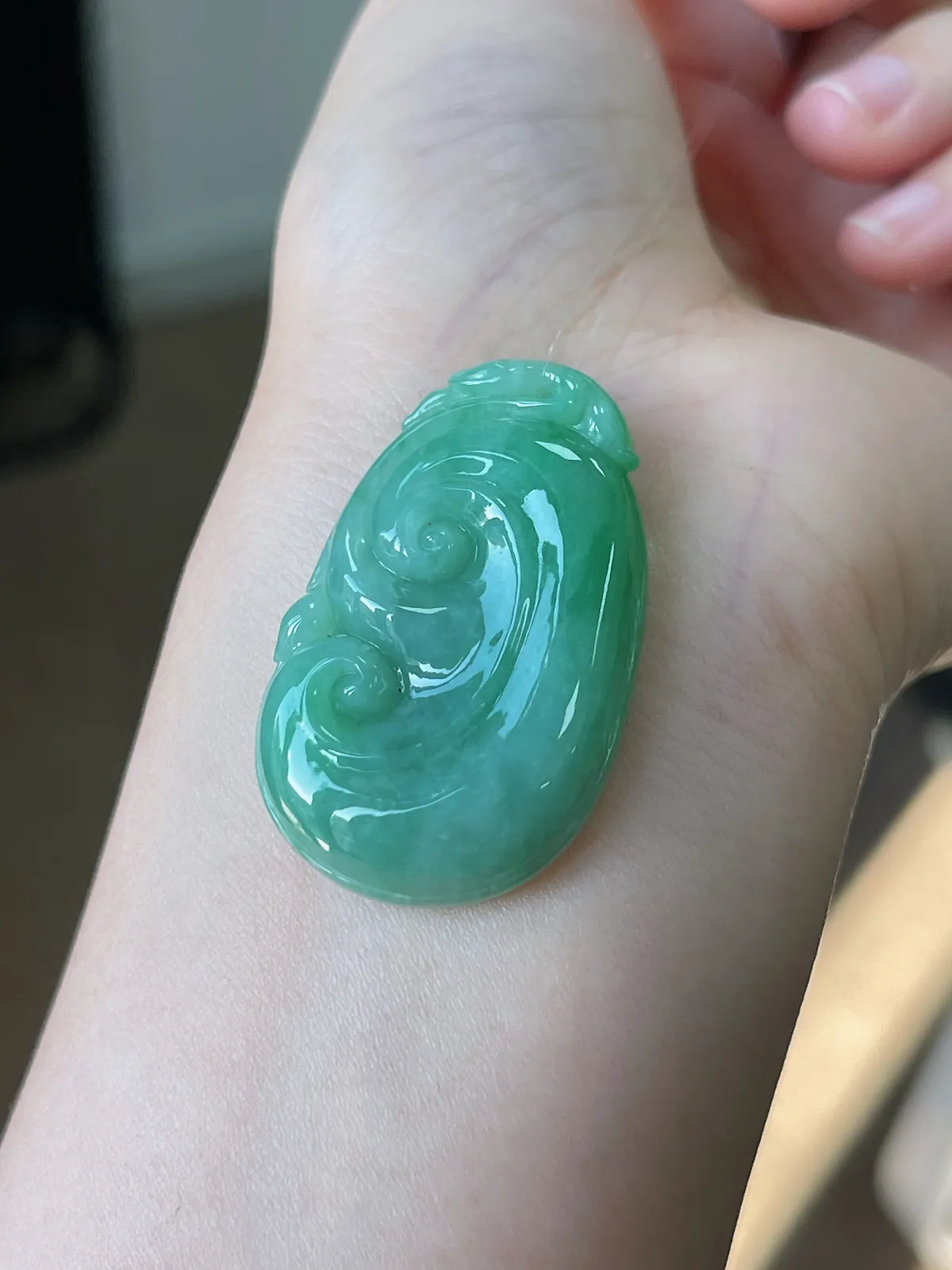 翡翠糯化种浅绿色如意