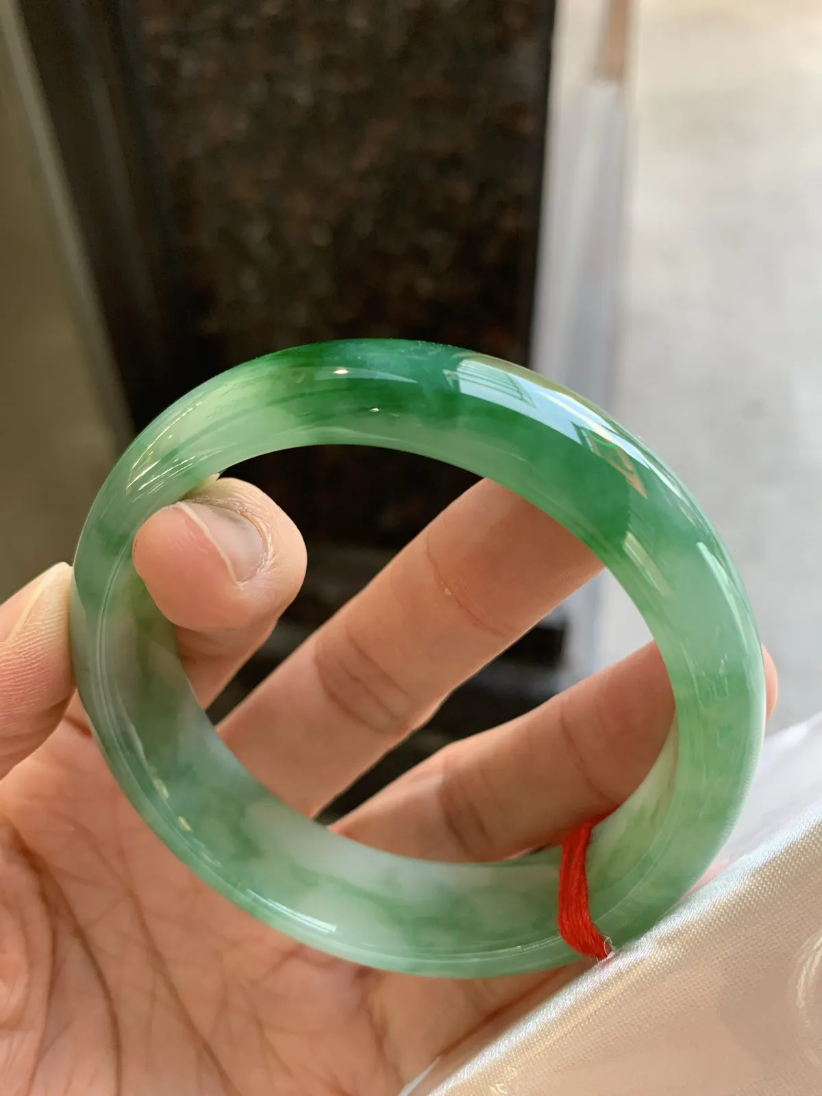 正圈飘绿 无瑕 尺寸：59/15.8/8.2 色辣大圈口