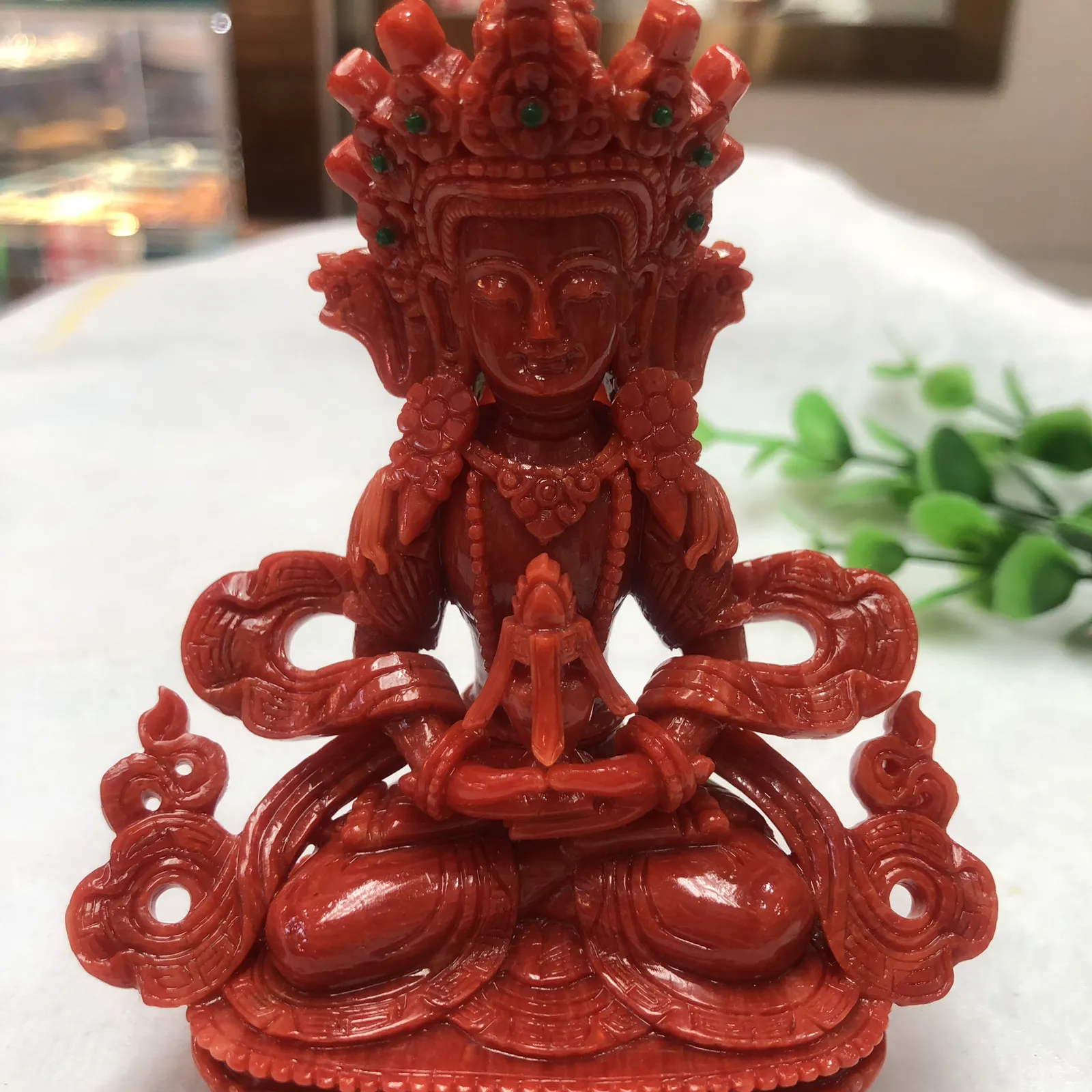 【红珊瑚长寿佛中号摆件】意大利产地，天然沙丁珊瑚料，深红颜色，釆用台湾拼接手工工艺，精雕细镂，底部有