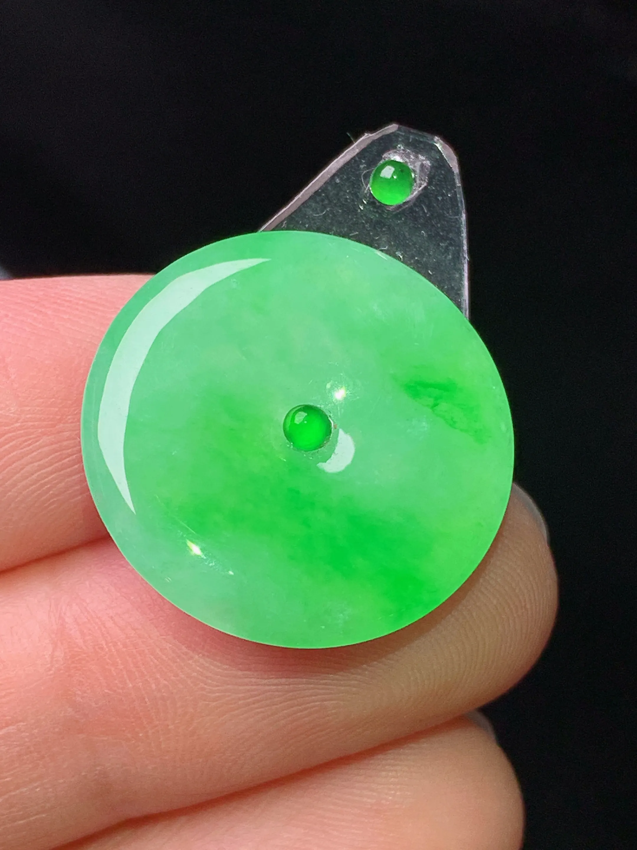 镶嵌款 翠绿平安扣吊坠 玉质细腻 色泽艳丽清新 整体尺寸20.2*2.5