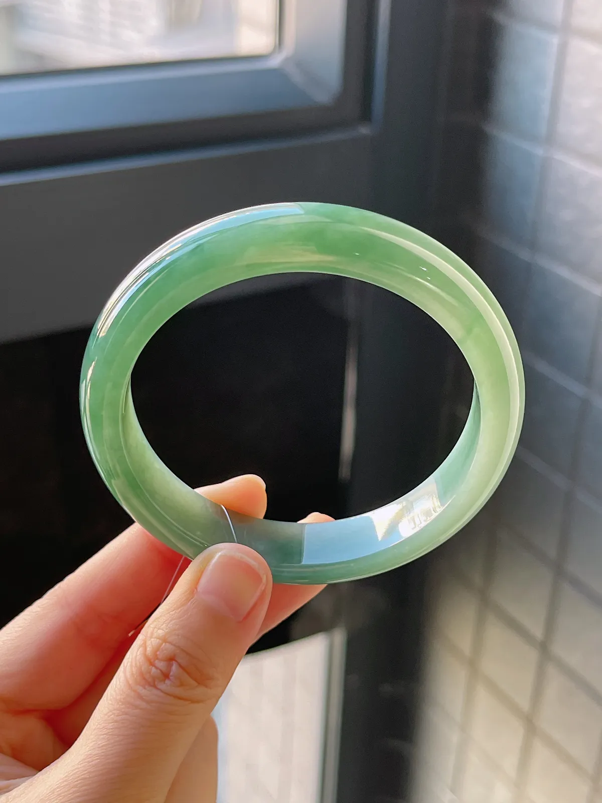 正圈58.4圈口，翡翠糯化种绿色手镯