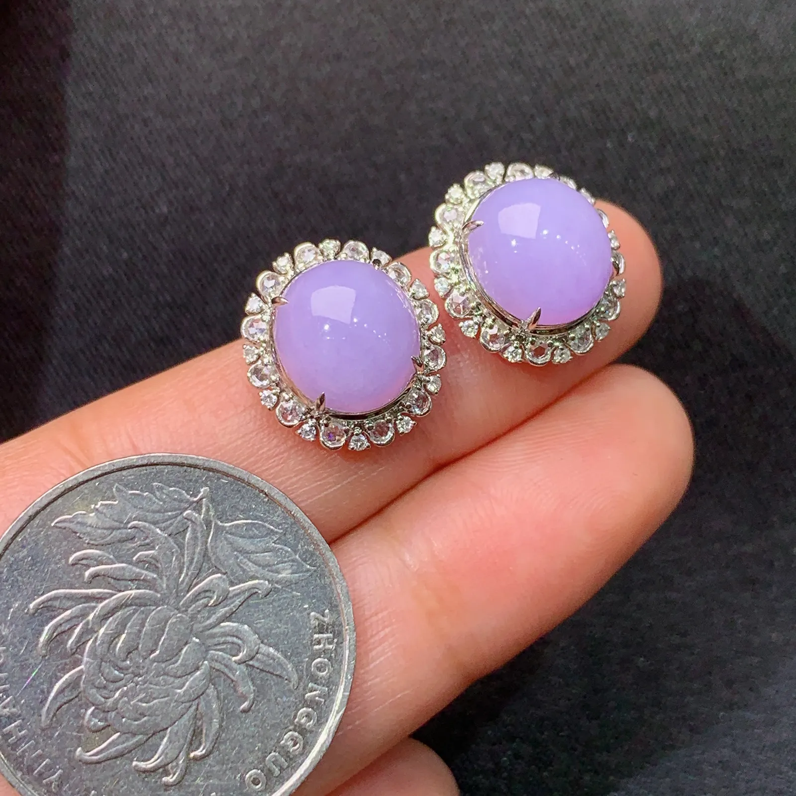 紫罗兰蛋面耳钉，18k金镶嵌，温润细腻，颜色浓郁，Mi 尺寸9.7*9*4.2