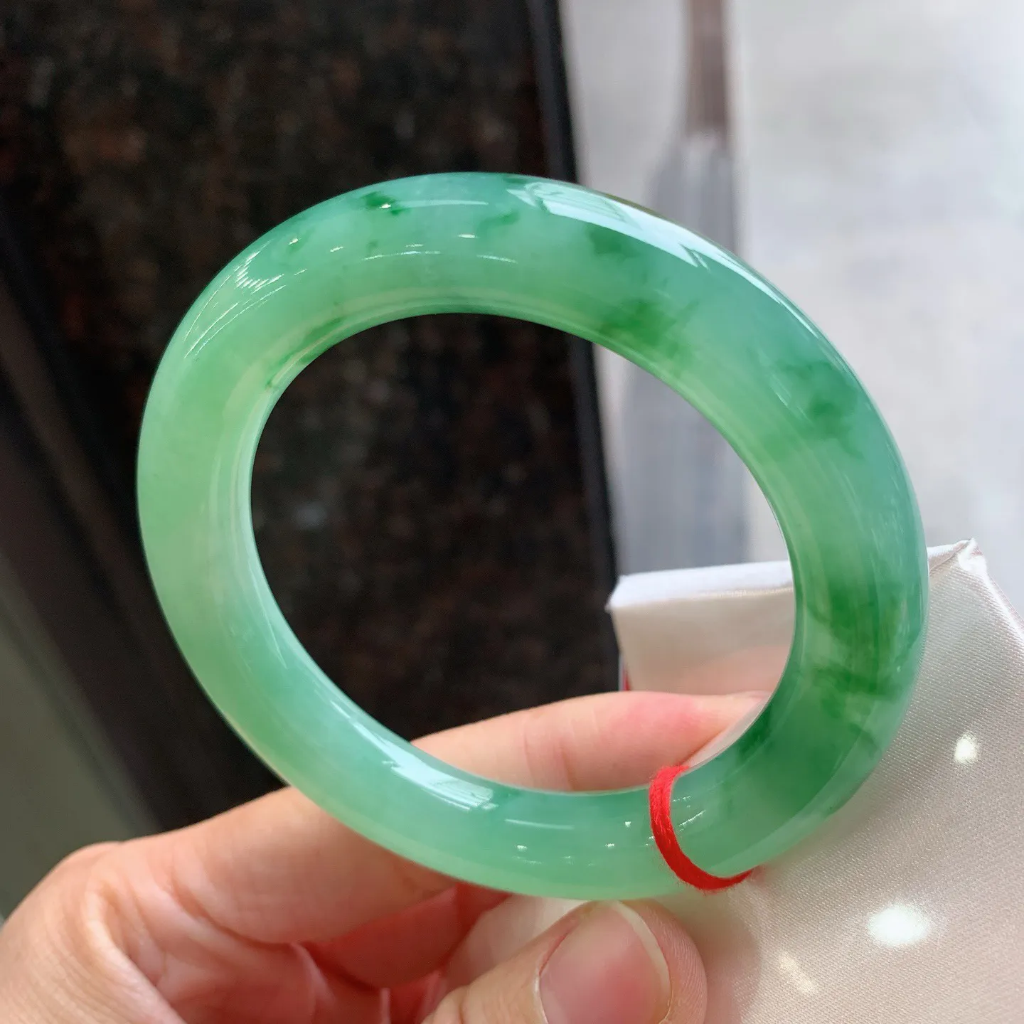 圆条芙蓉底飘绿花 无瑕 尺寸：55.2/11 细腻