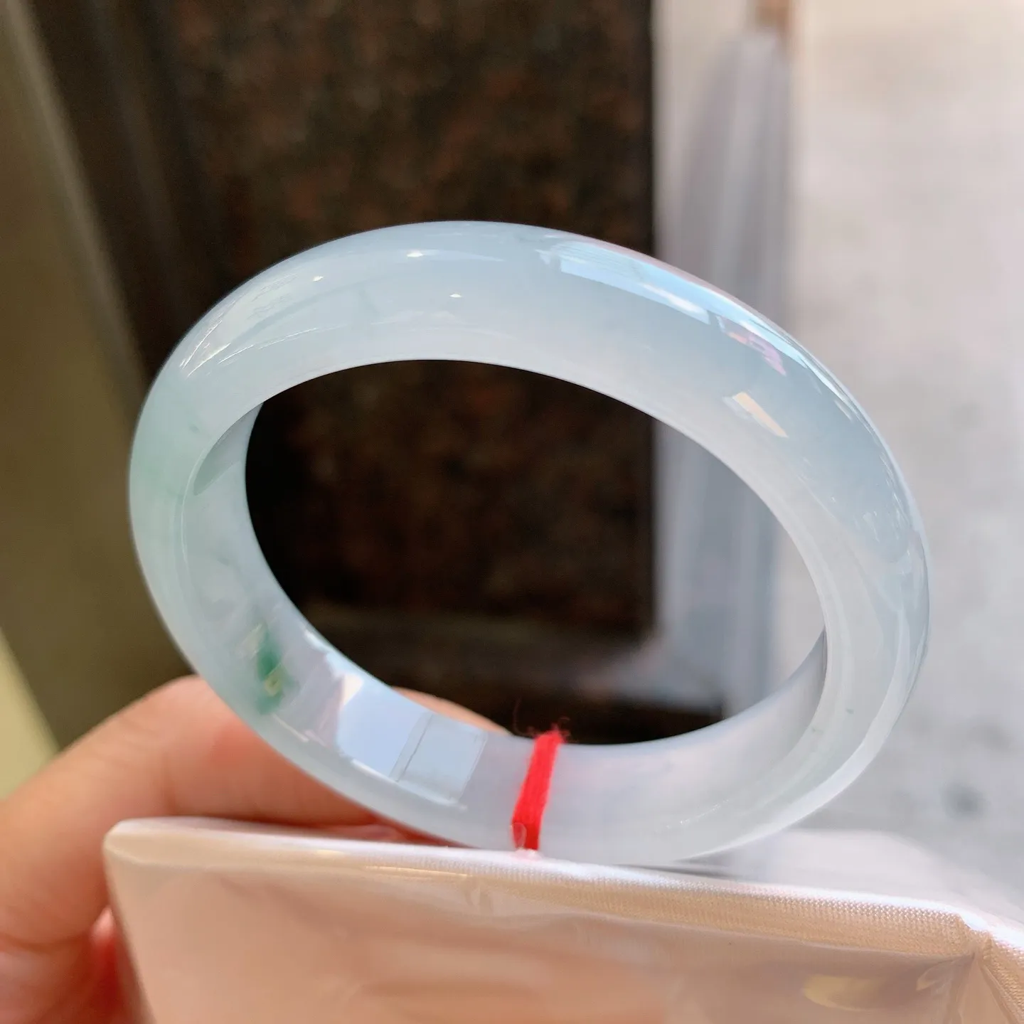 贵妃冰飘花 无瑕 尺寸：53/47/11.6/7.3 小圈口