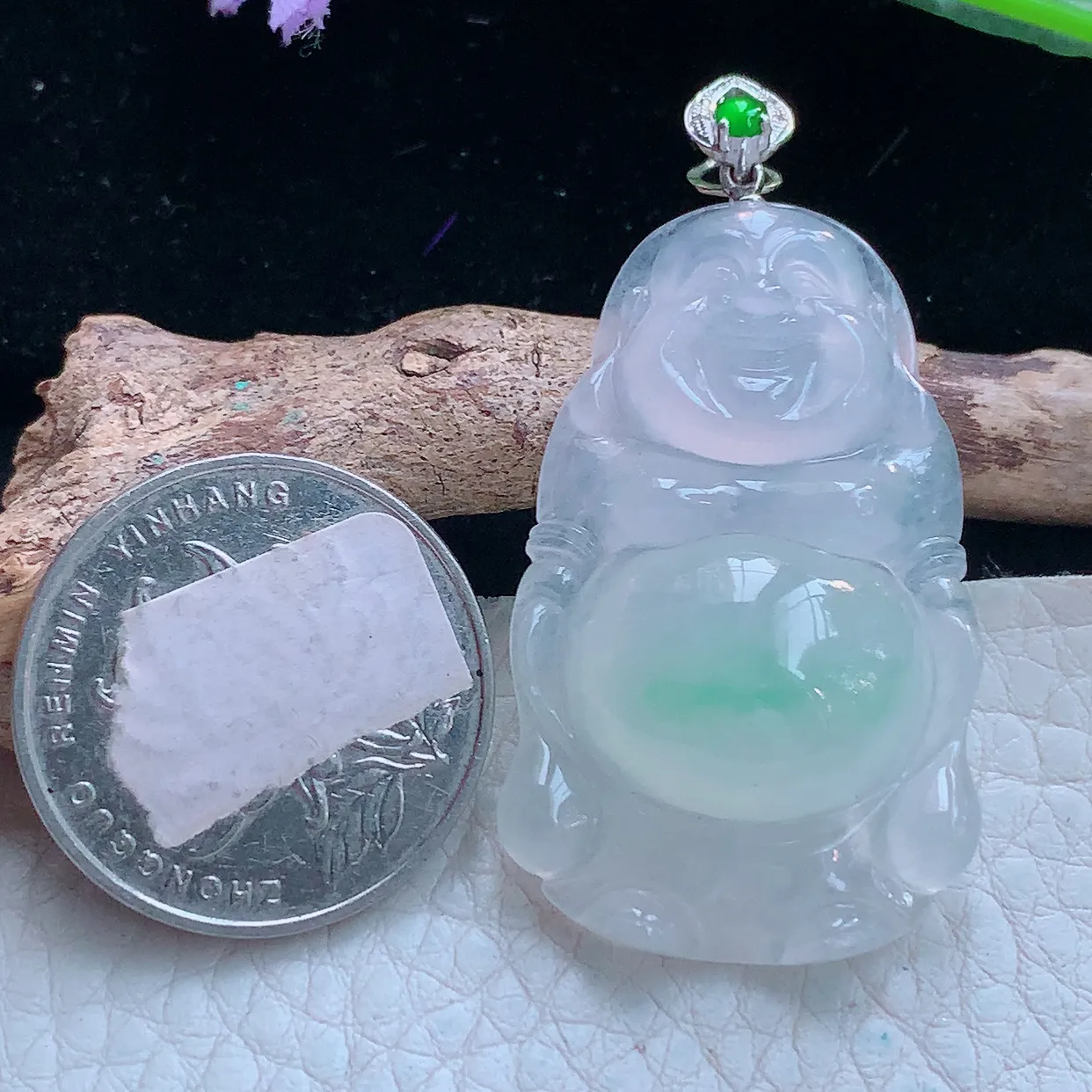 px实拍40.2*24.5*8.6缅甸翡翠精雕冰飘绿站佛 逍遥佛玉挂件