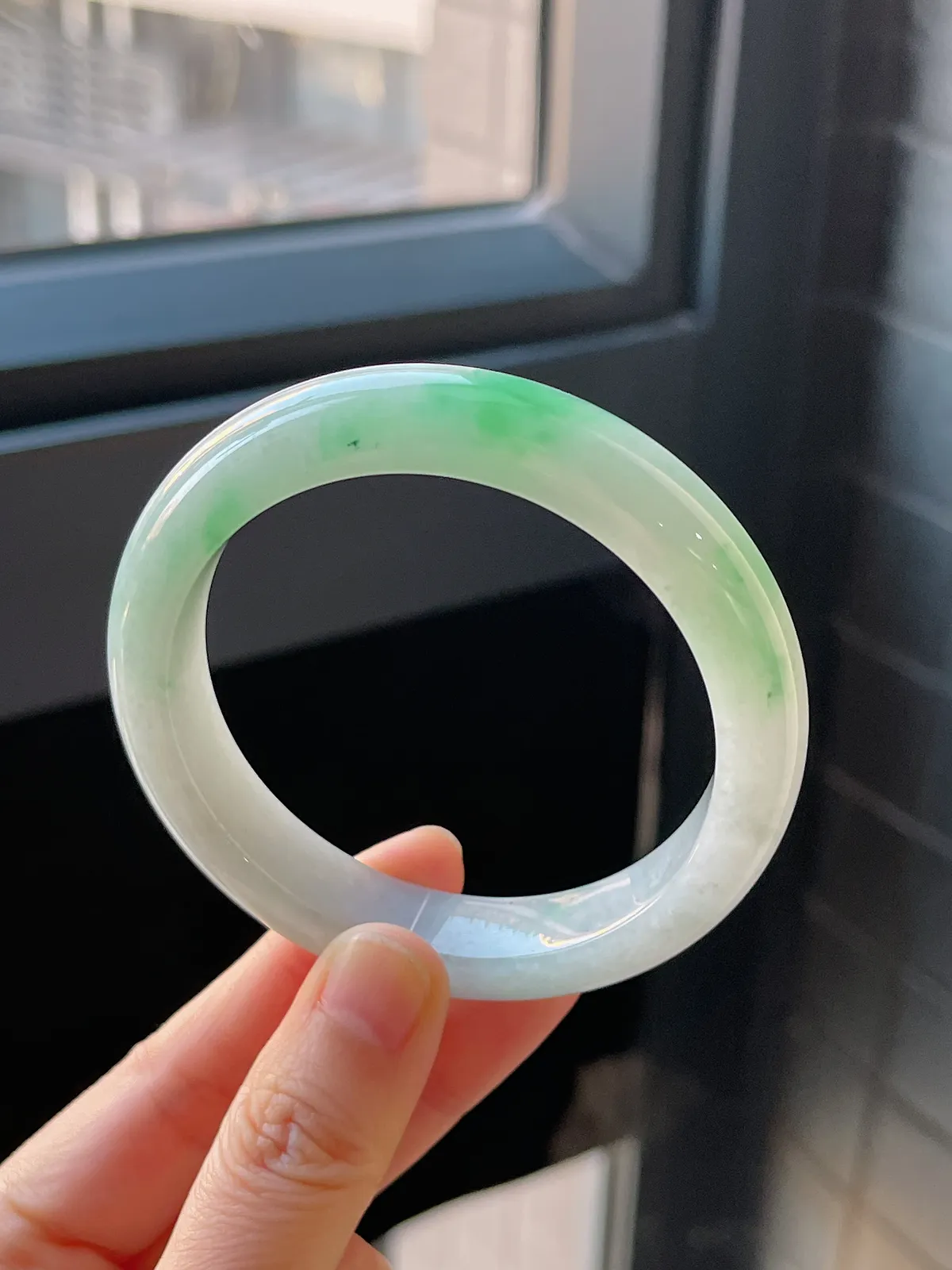 正圈56圈口，翡翠冰糯种飘绿手镯