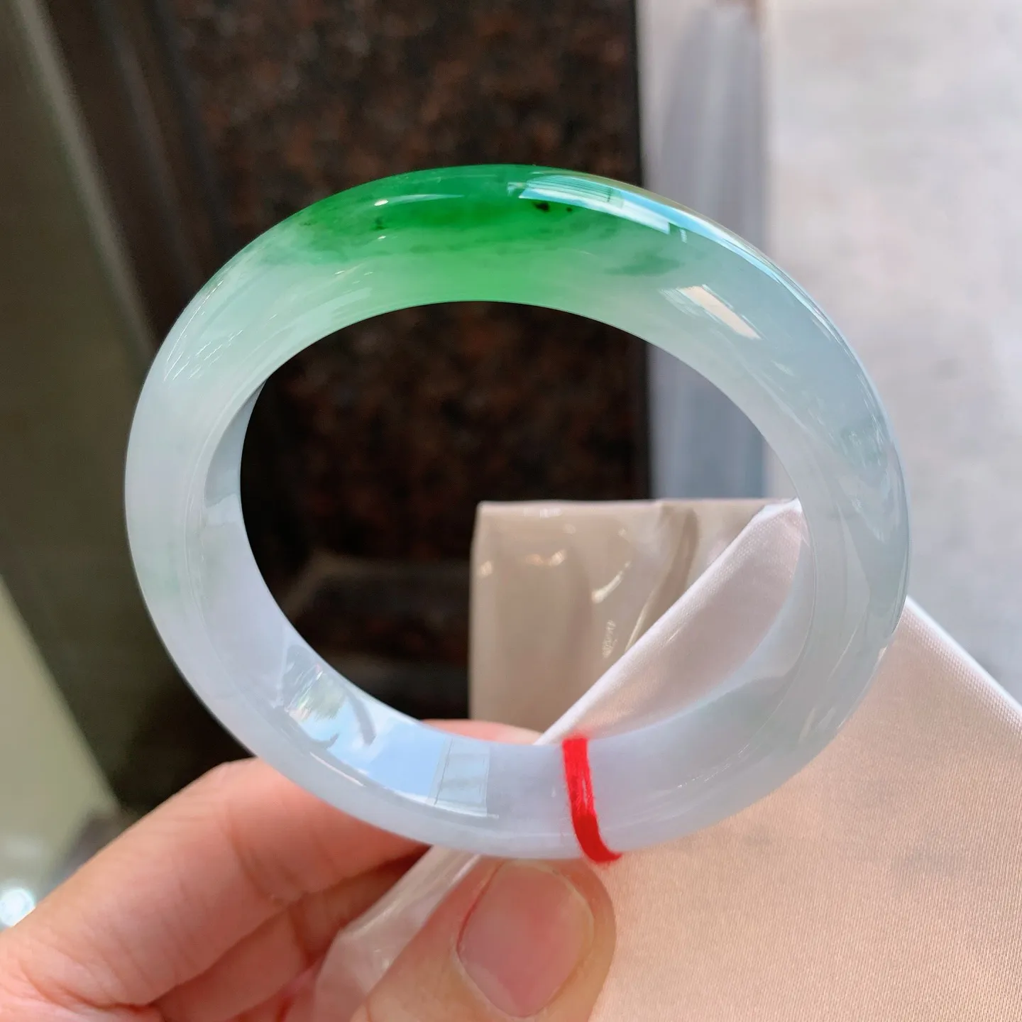 正圈冰飘绿 无瑕 尺寸：56.8/13.2/9.1 种色俱佳