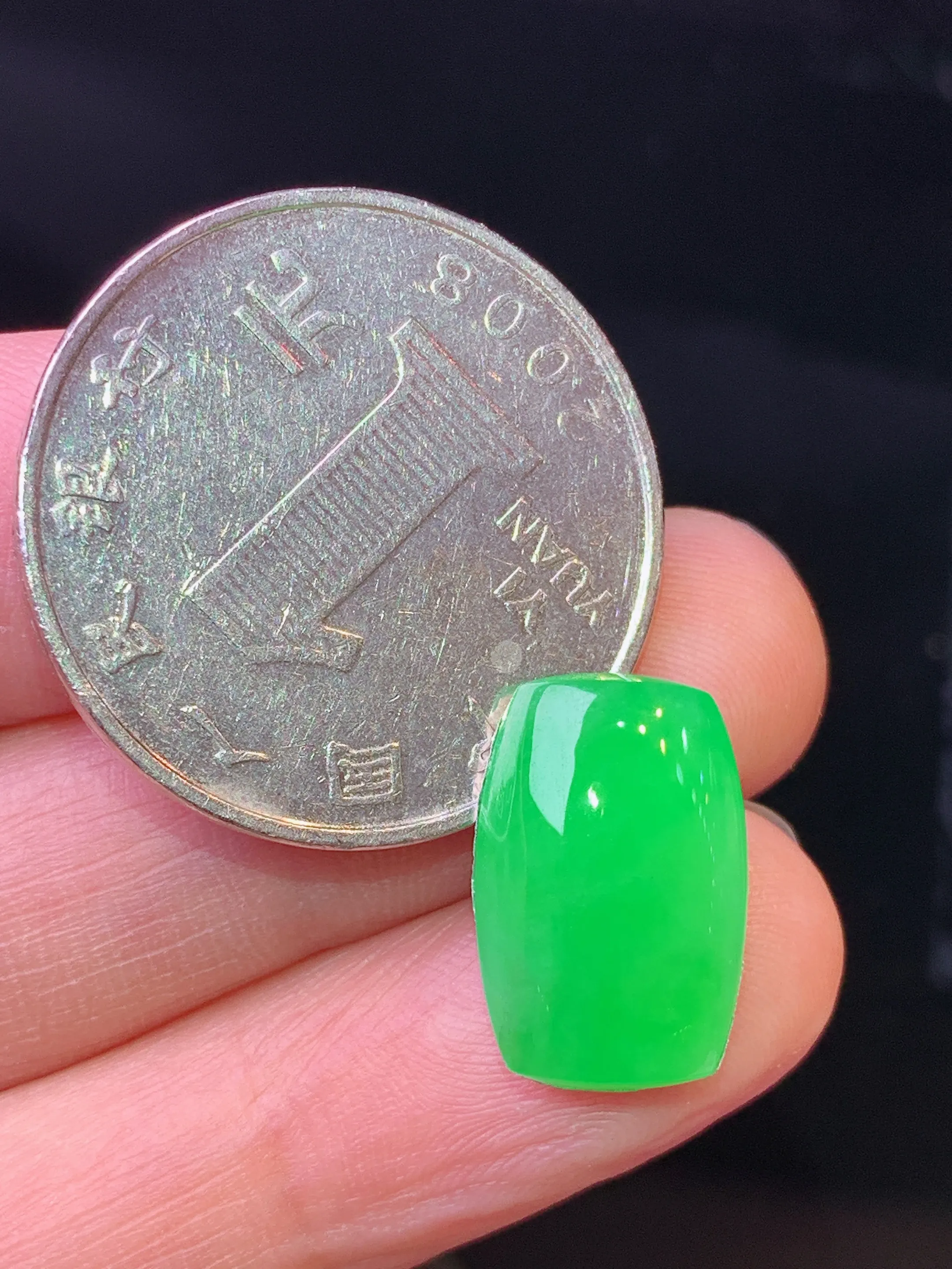 镶嵌款 满绿马鞍界面 玉质细腻 色泽艳丽清新 整体尺寸15.3*10.2*4.5