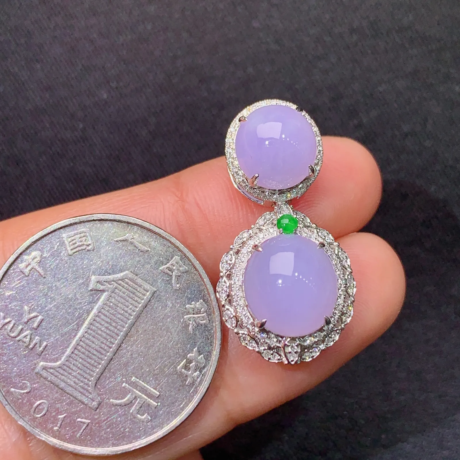 紫罗兰蛋面吊坠，18k金镶嵌，温润细腻，颜色浓郁，Mi 尺寸27.3*14.2*9