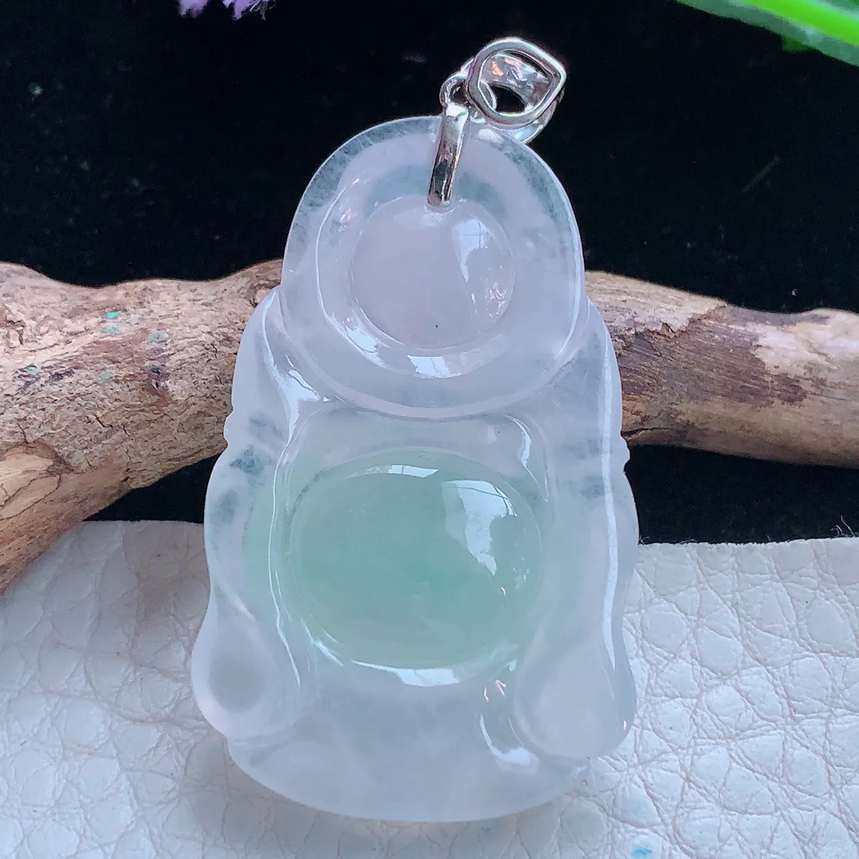 px实拍40.2*24.5*8.6缅甸翡翠精雕冰飘绿站佛 逍遥佛玉挂件