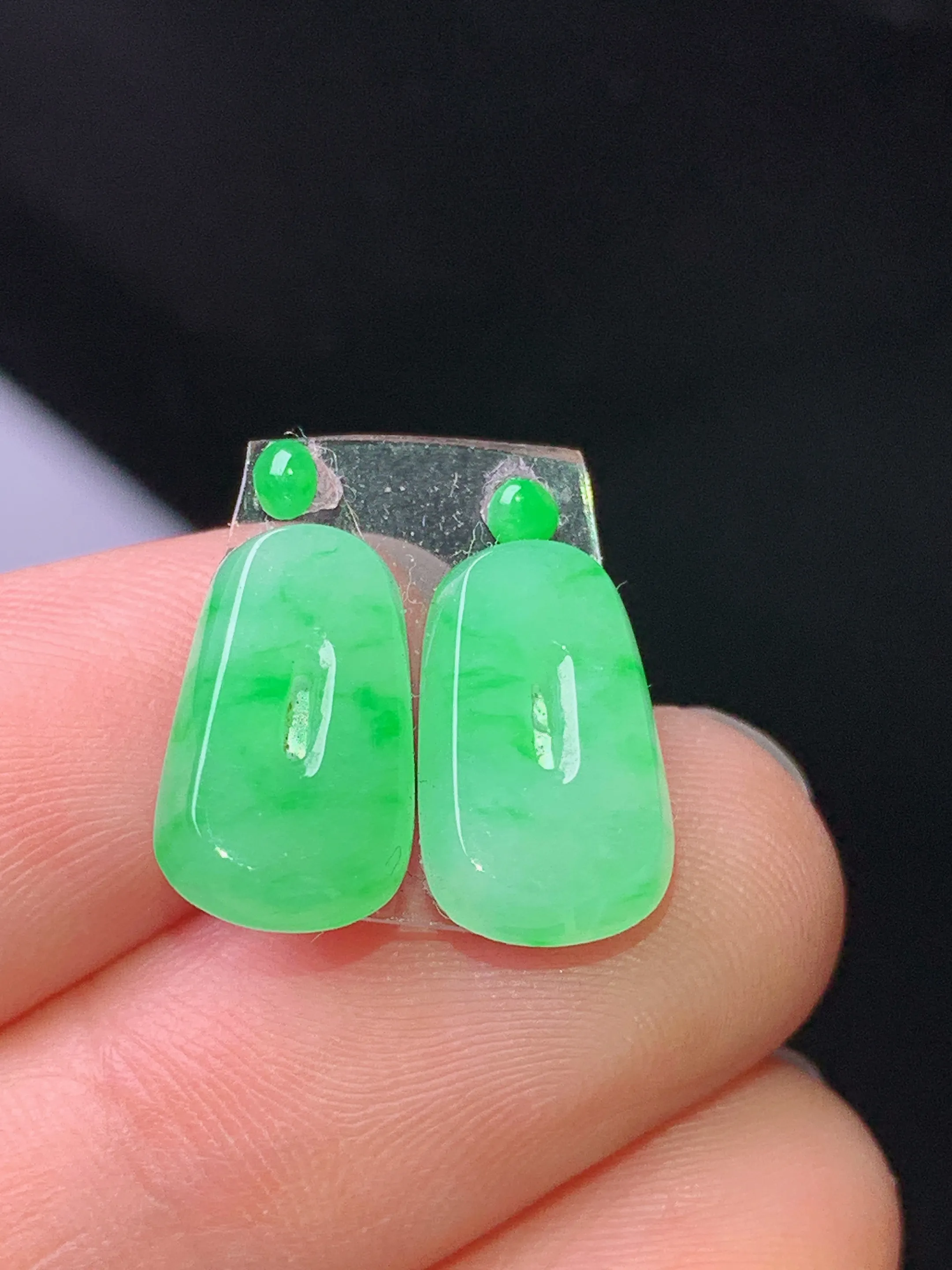 翠绿平安扣一对 玉质细腻 色泽艳丽清新 整体尺寸12.8*7.6*2.8
