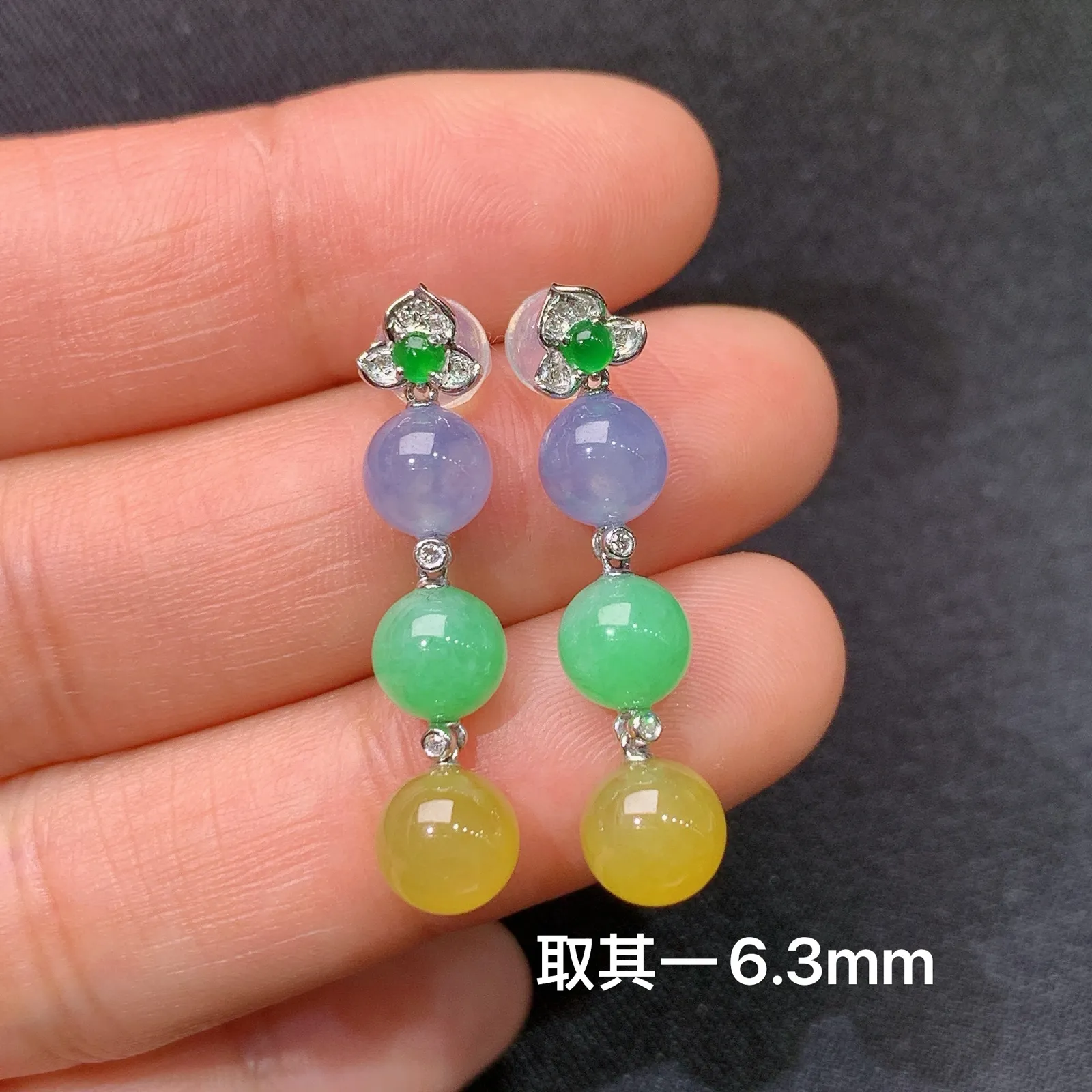 冰种三彩圆珠耳坠，18k金镶嵌，简约时尚，冰润鲜艳，种水足，Ax 直径6.3