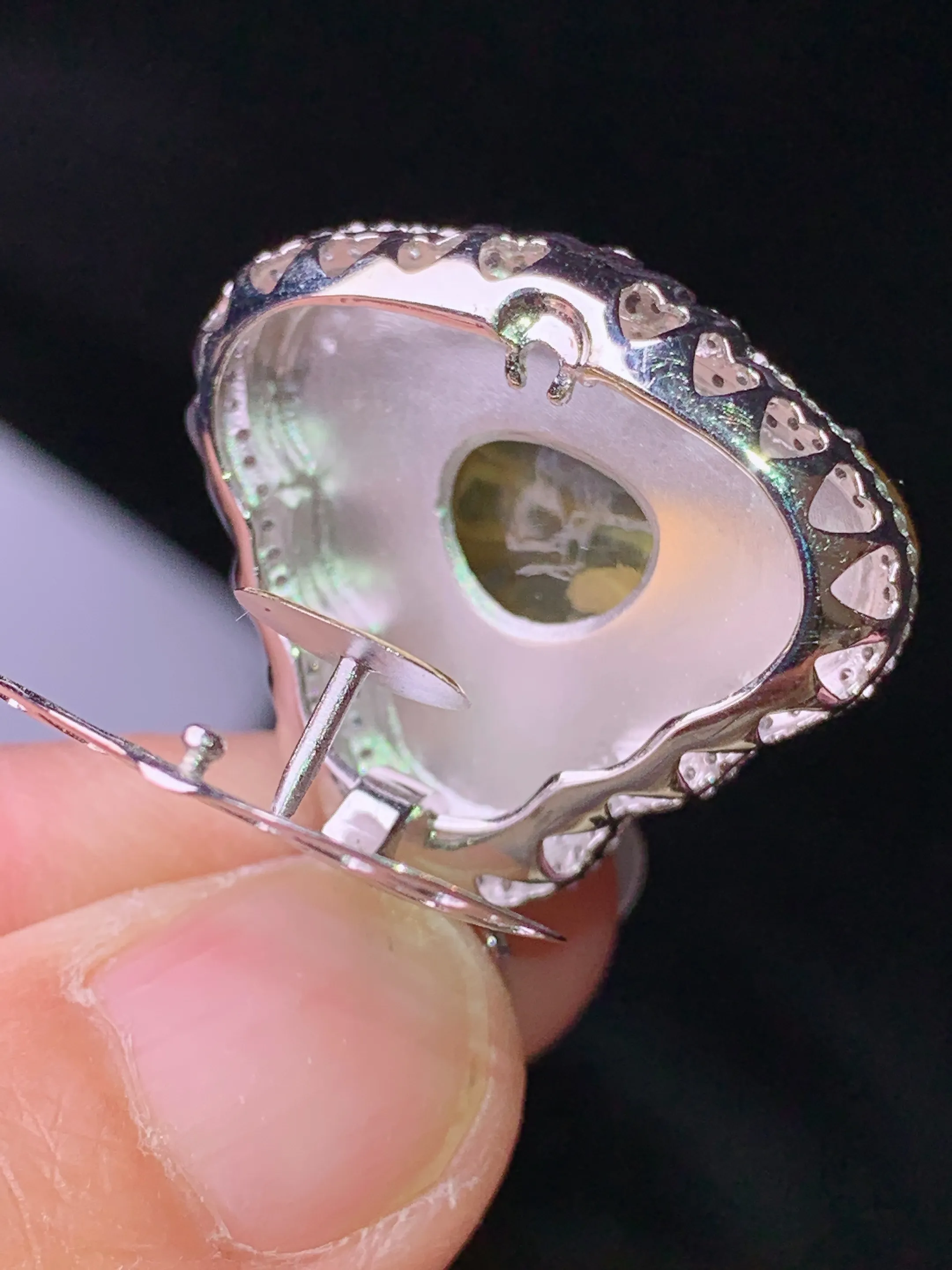 18k金钻镶嵌黄翡佛公吊坠 玉质细腻 色泽艳丽清新 整体尺寸30.5*26.5*10.8